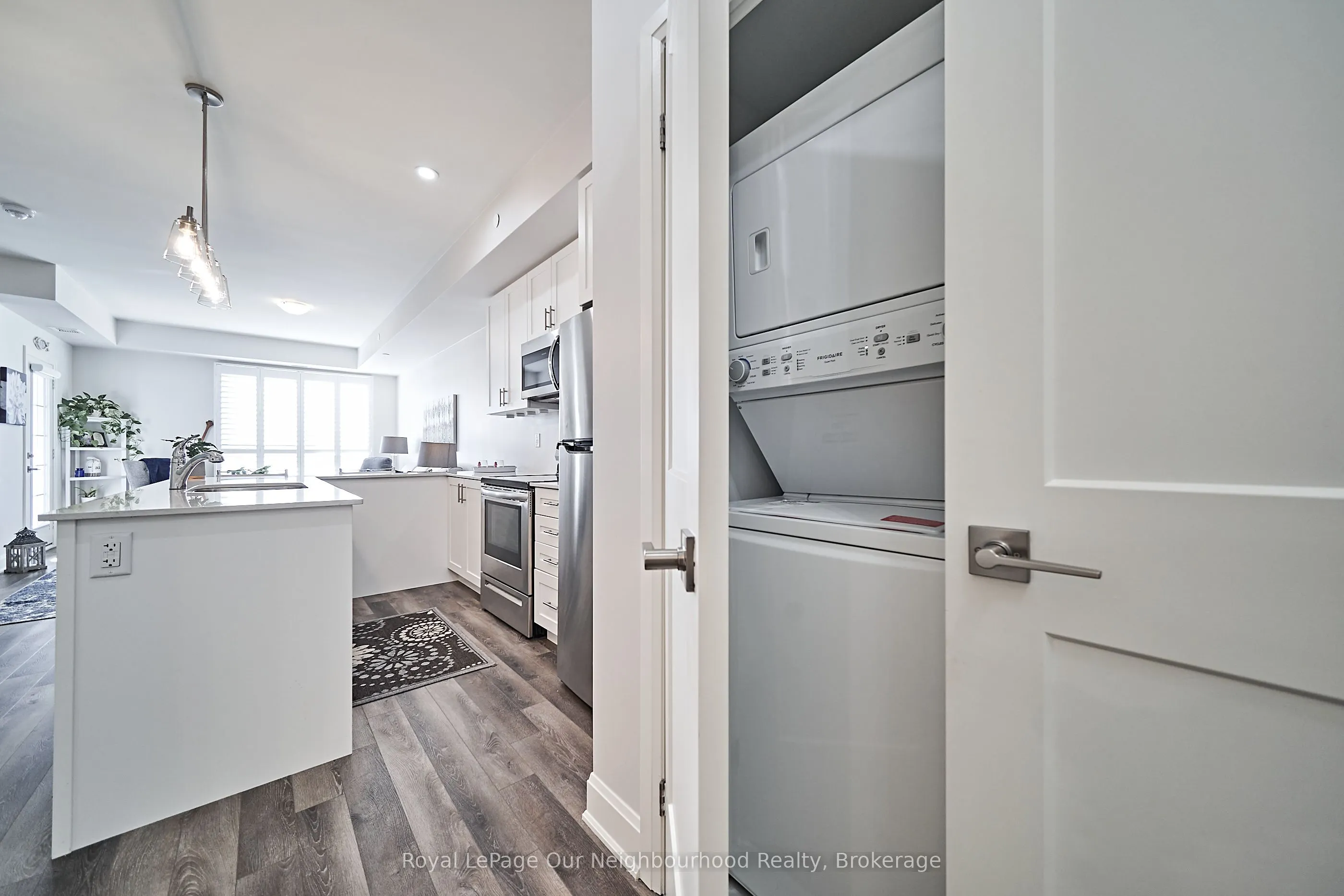 50 Lakebreeze Drive, #218