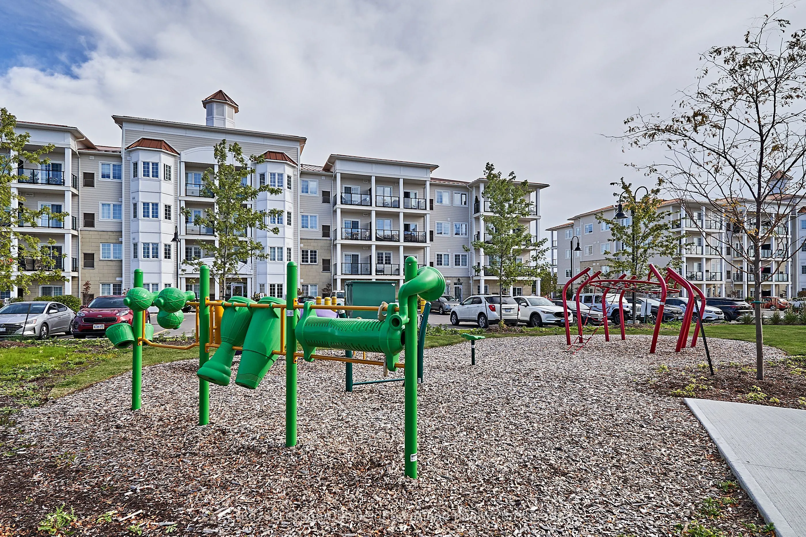 50 Lakebreeze Drive, #218