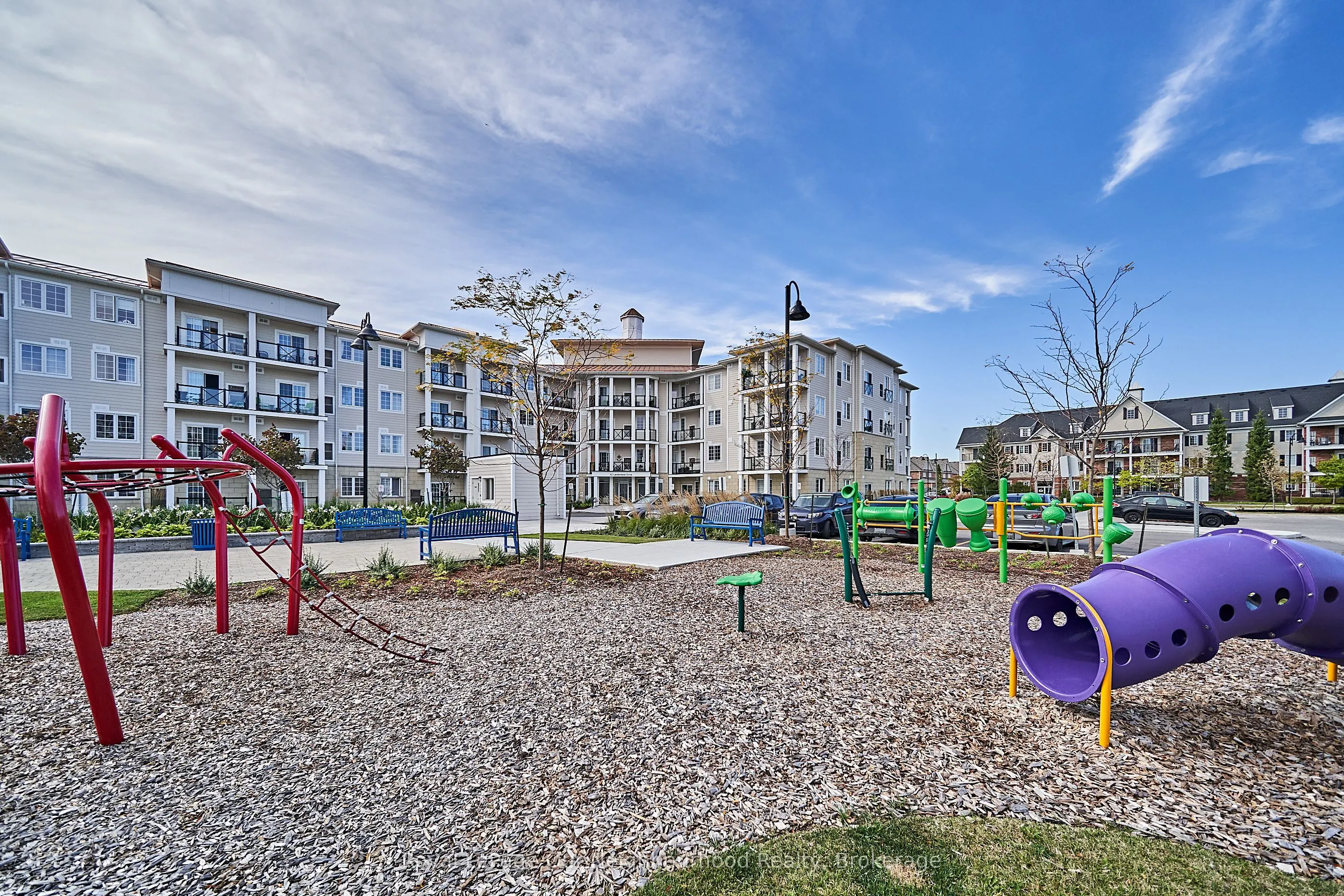50 Lakebreeze Drive, #218
