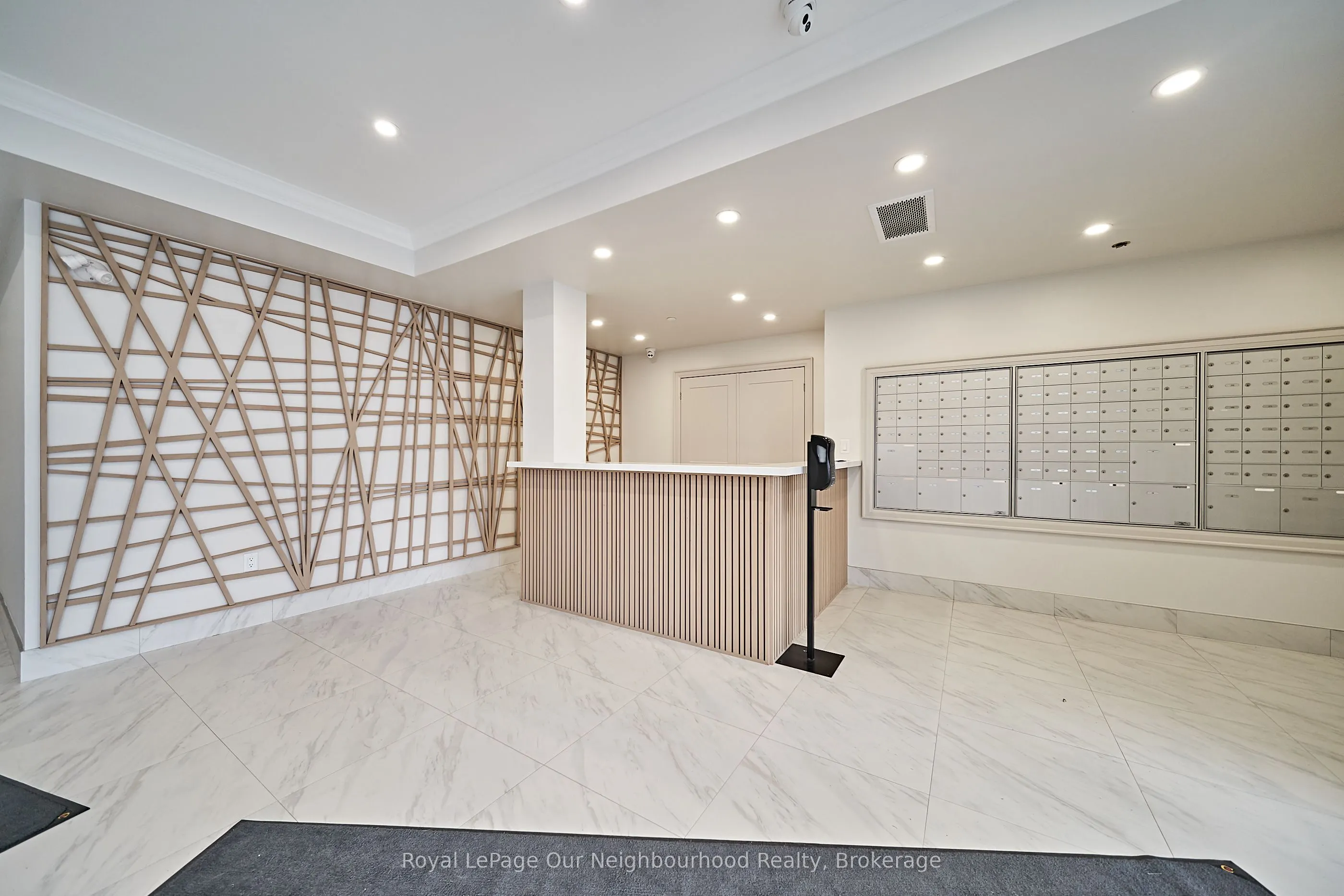 50 Lakebreeze Drive, #218