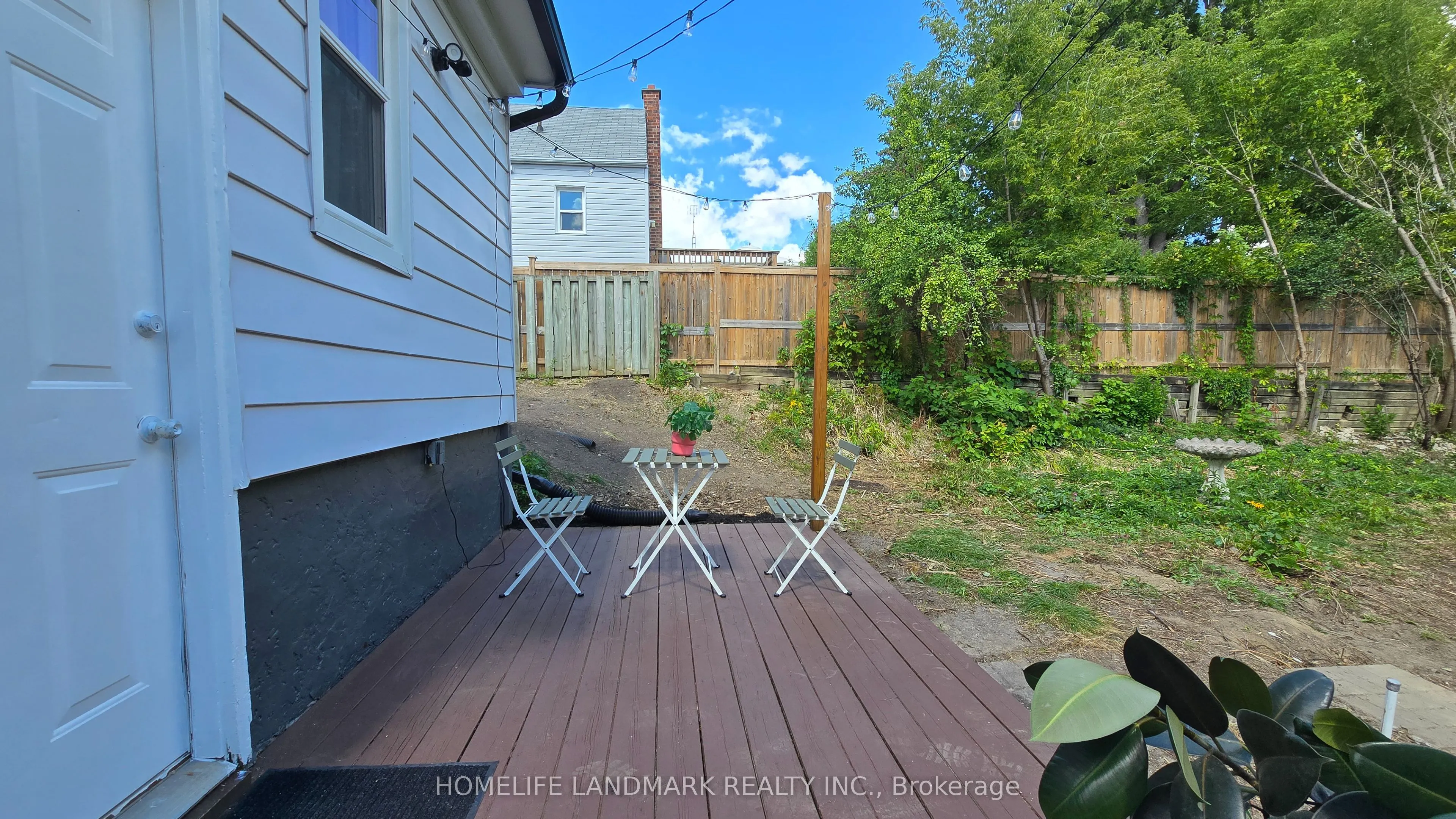 357 Oshawa Boulevard N