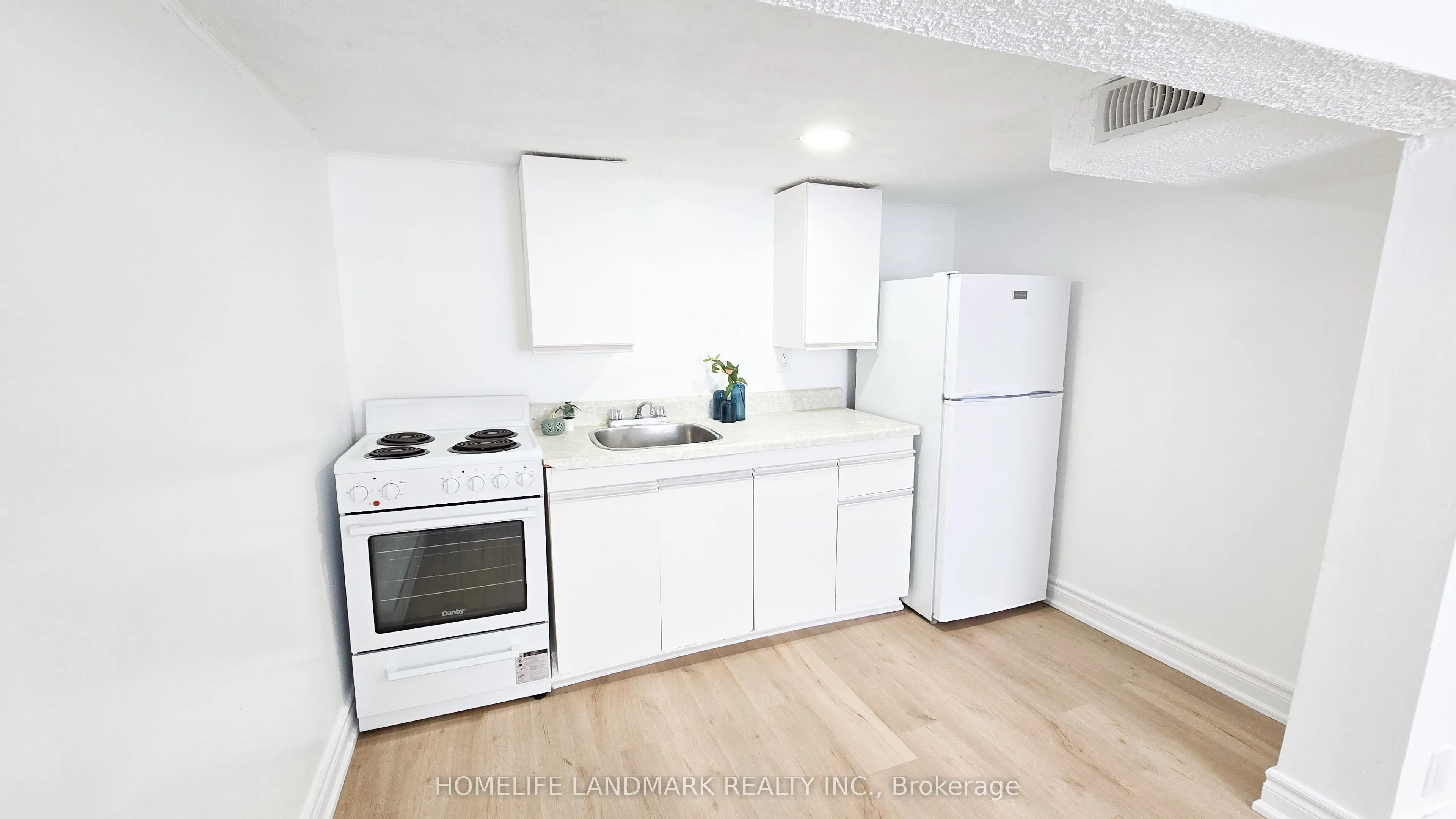 357 Oshawa Boulevard N