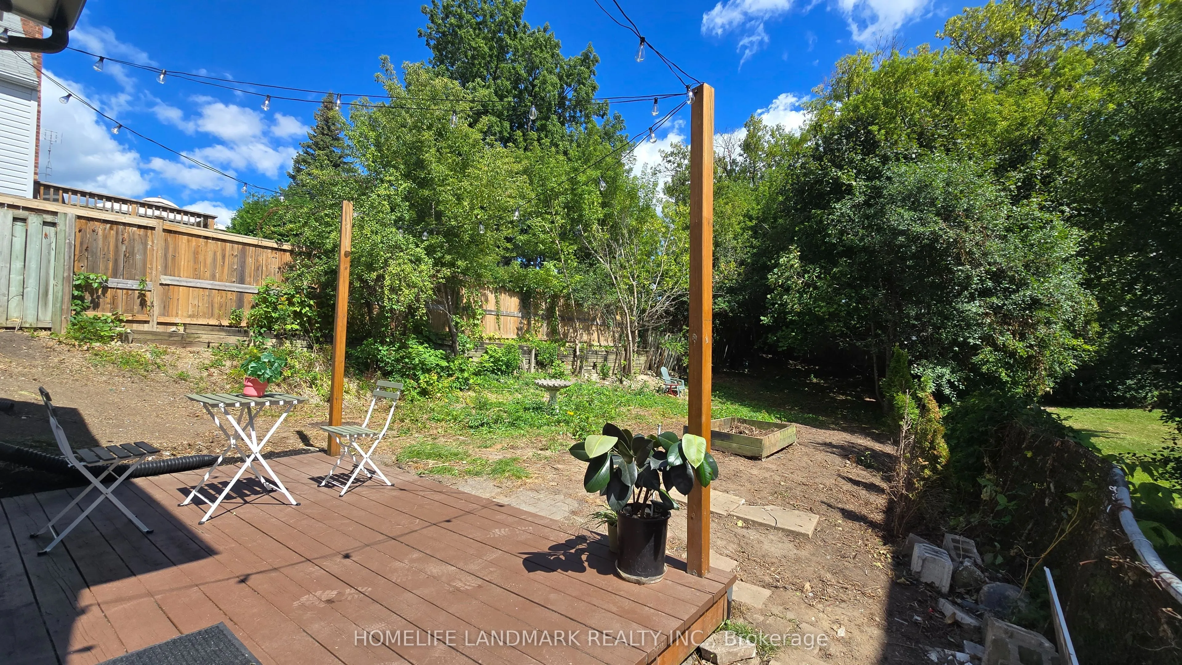 357 Oshawa Boulevard N