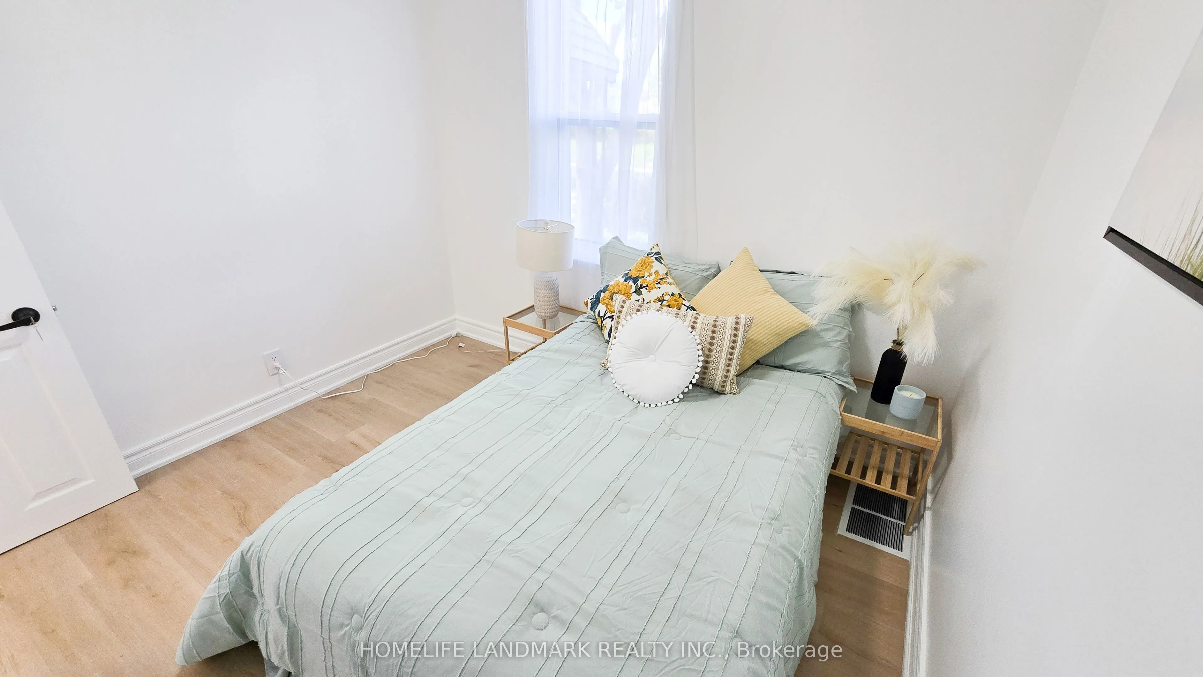 357 Oshawa Boulevard N