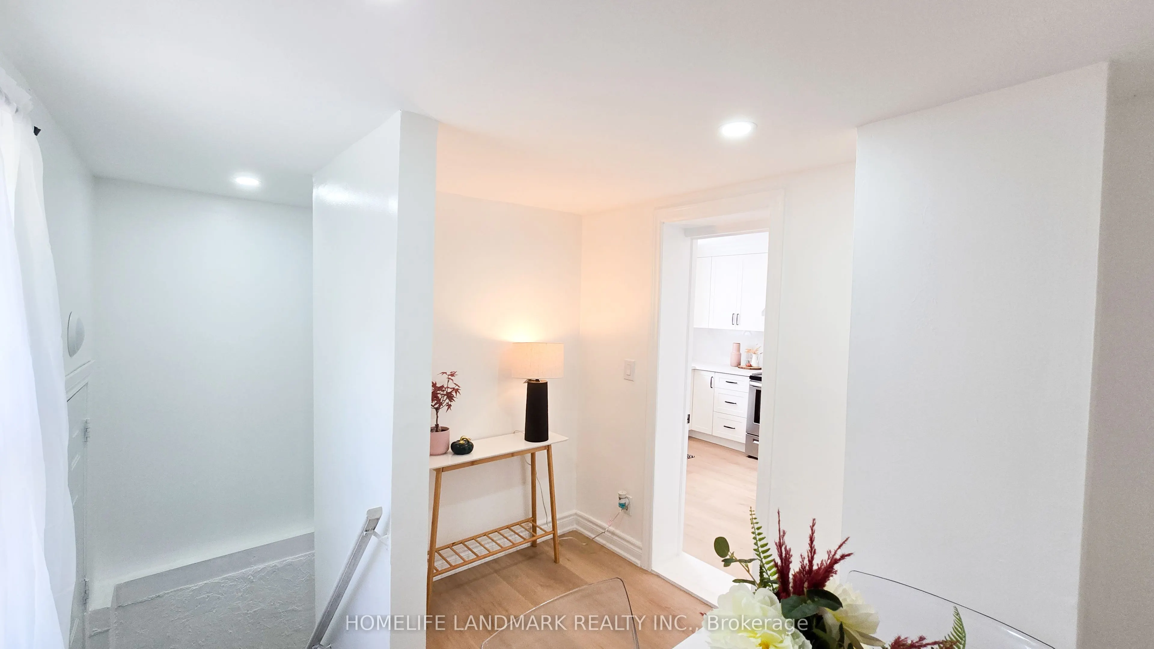 357 Oshawa Boulevard N