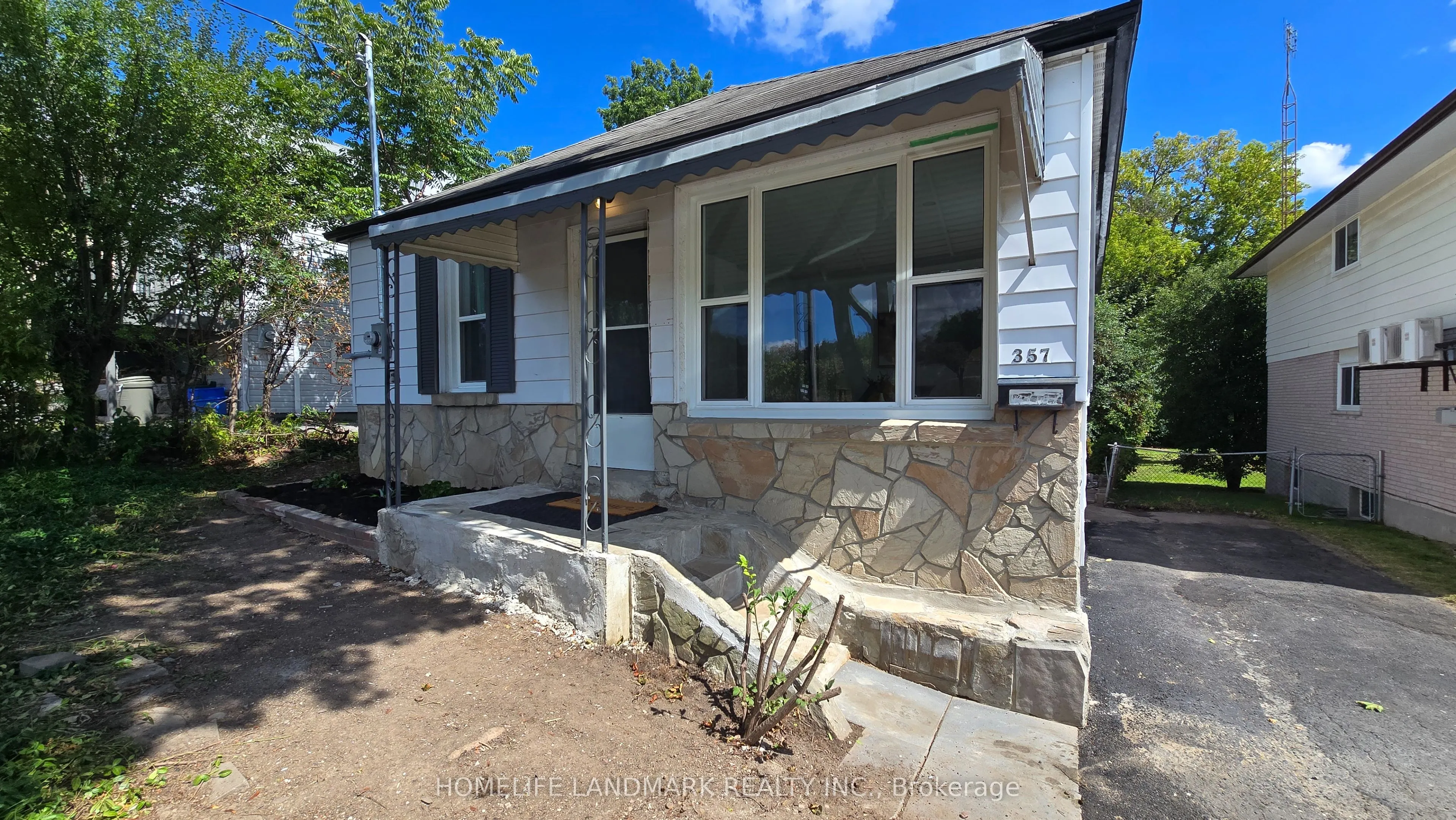 357 Oshawa Boulevard N