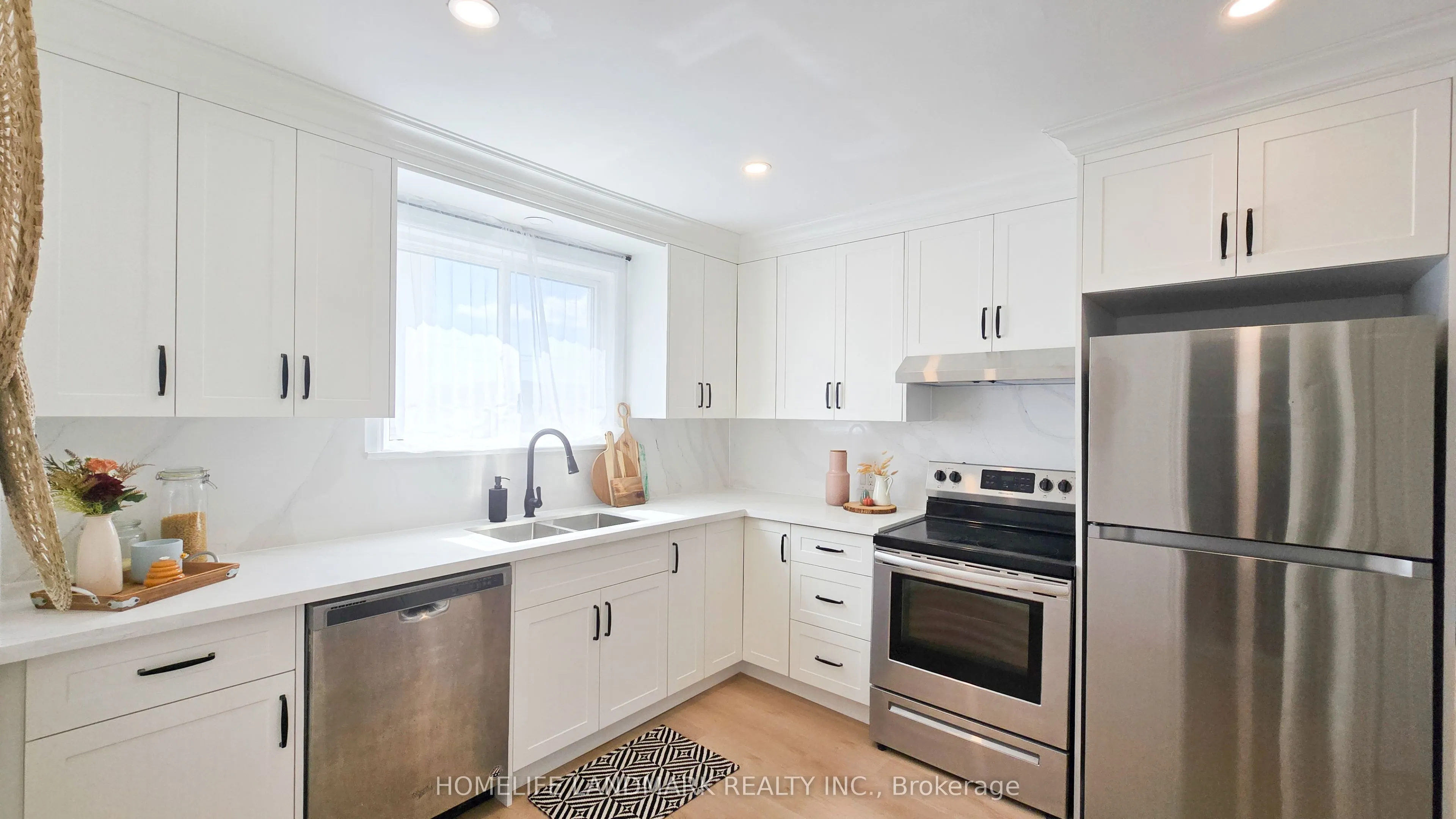 357 Oshawa Boulevard N