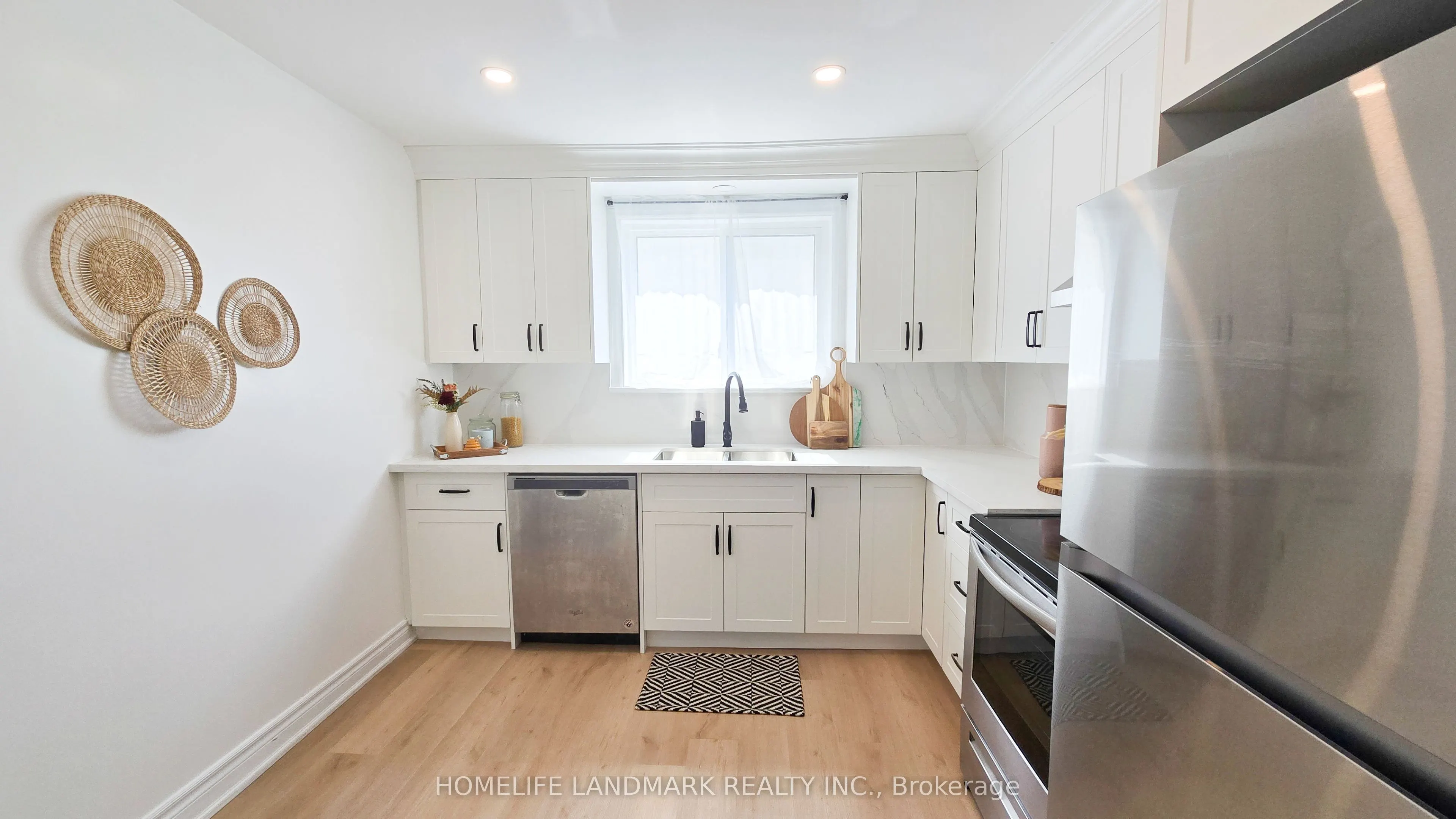 357 Oshawa Boulevard N