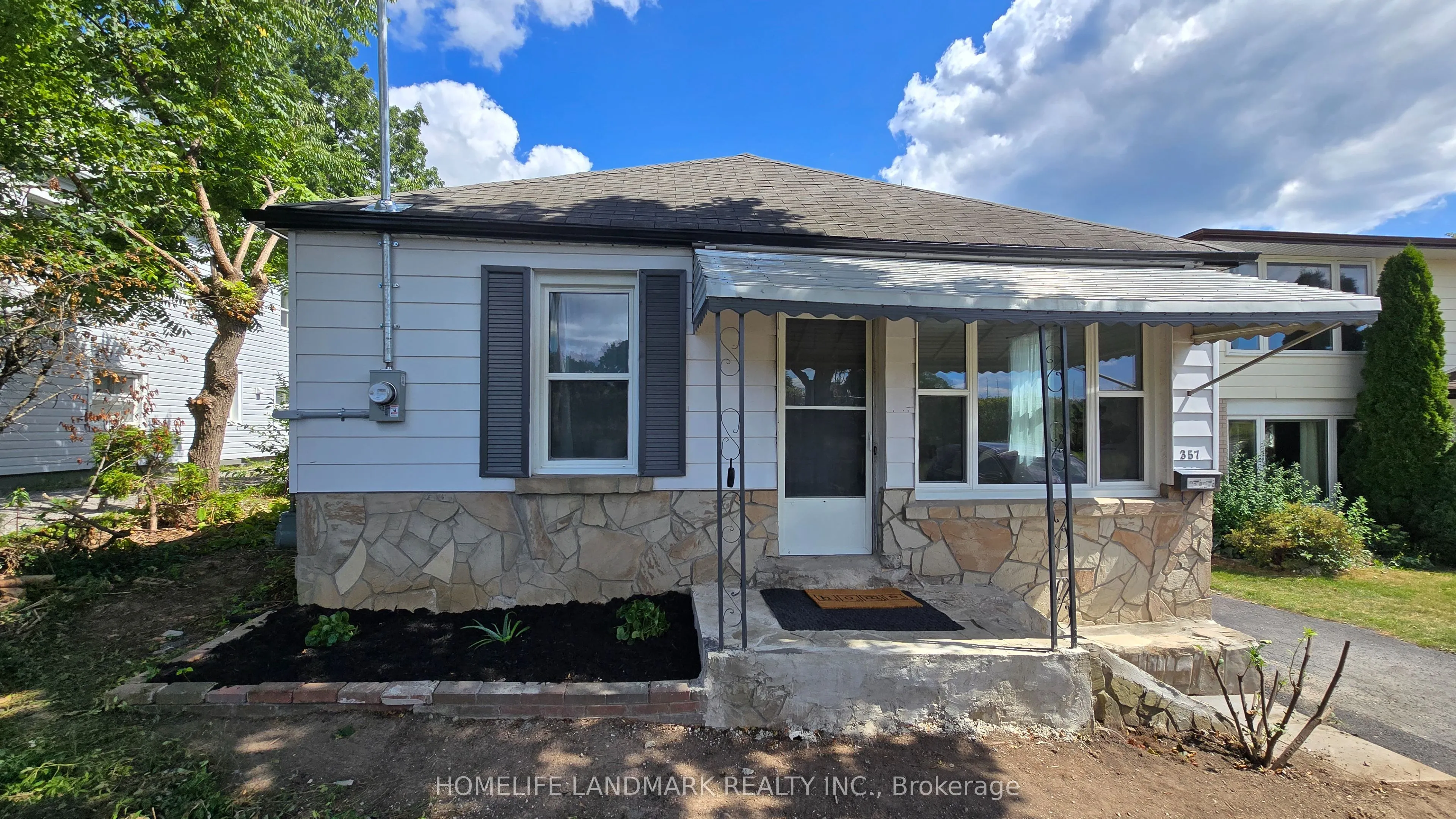 357 Oshawa Boulevard N