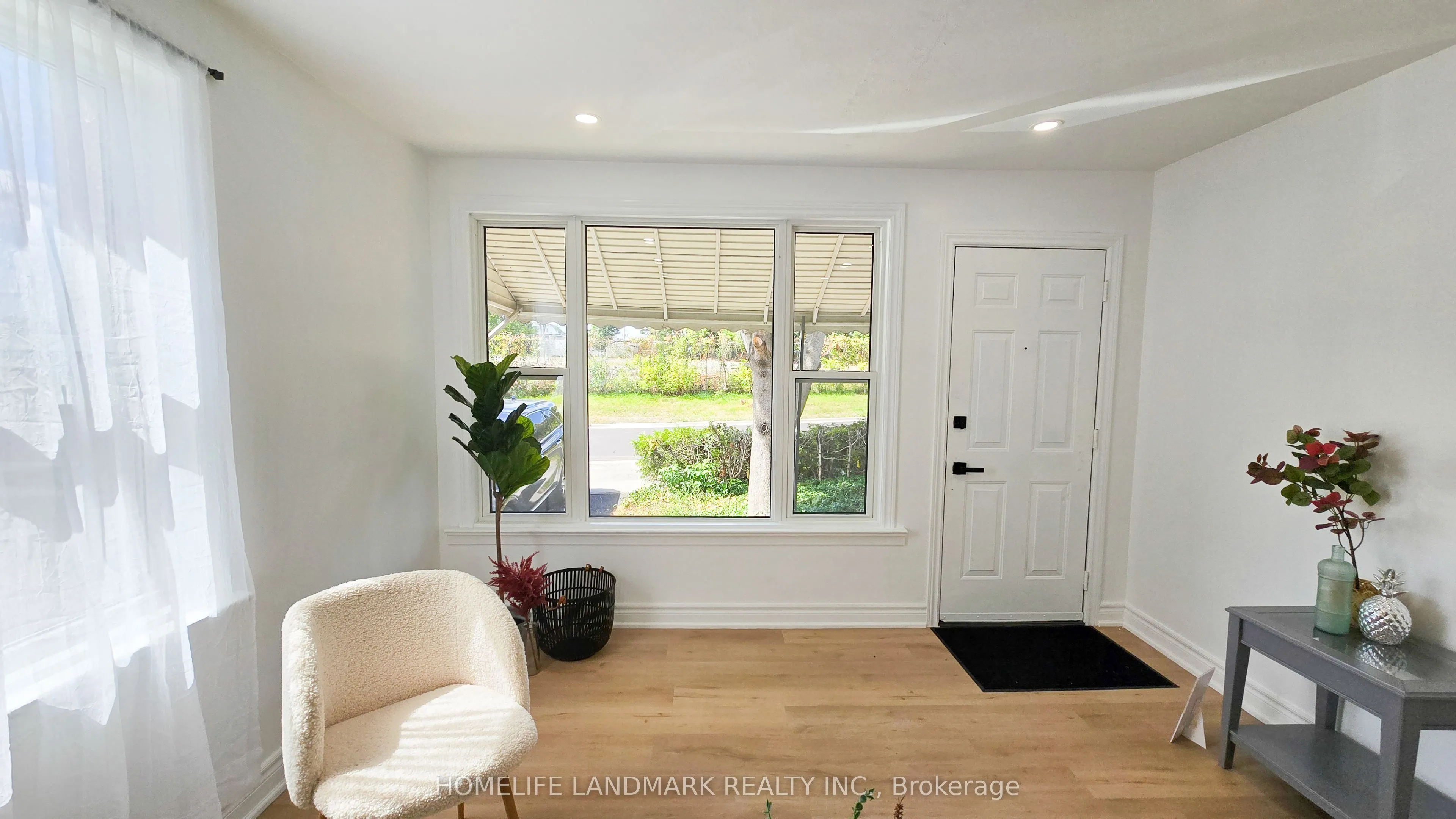 357 Oshawa Boulevard N