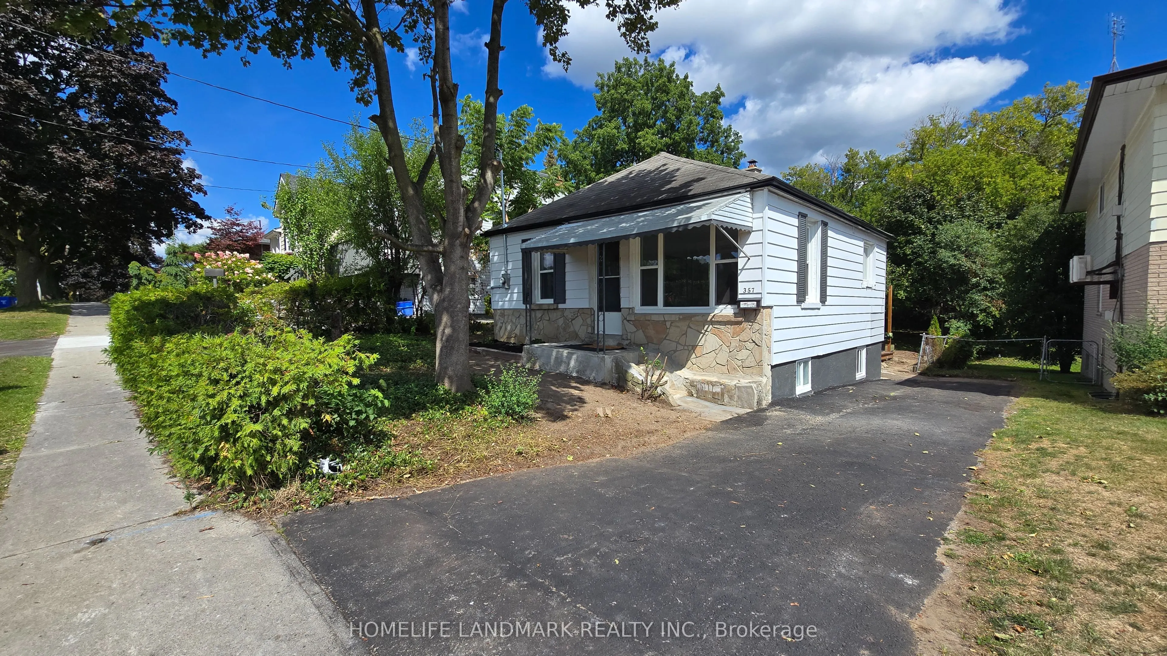 357 Oshawa Boulevard N