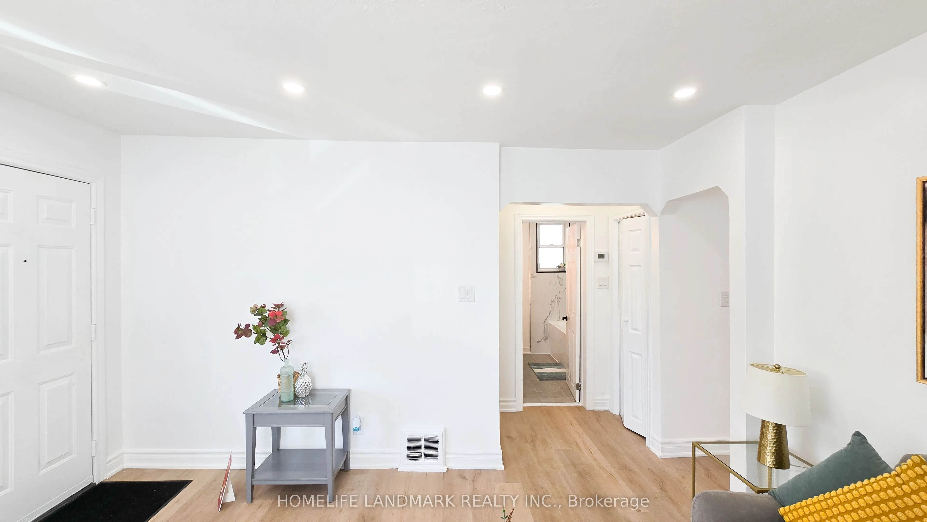 357 Oshawa Boulevard N