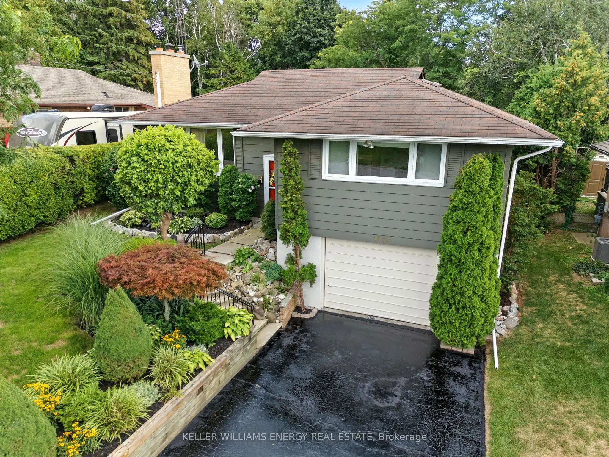 1033 Newbury Avenue