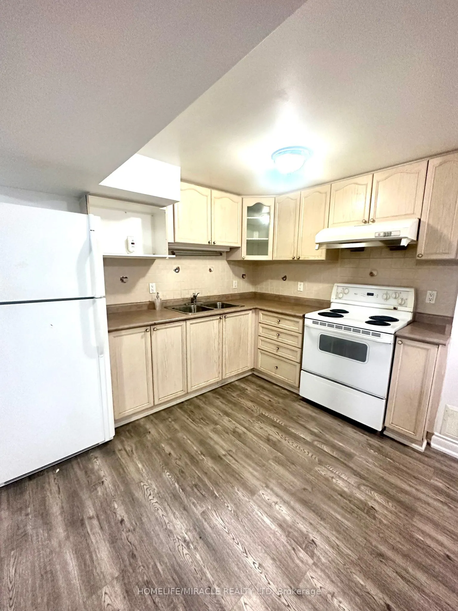 9 Maresfield Drive N