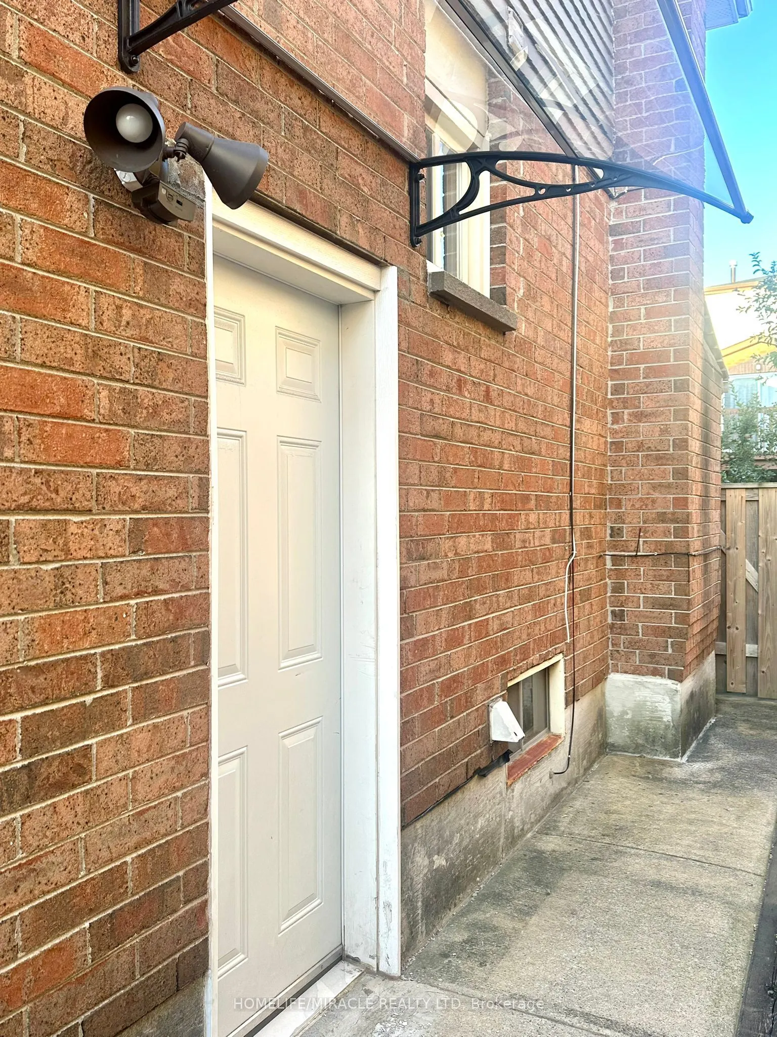 9 Maresfield Drive N
