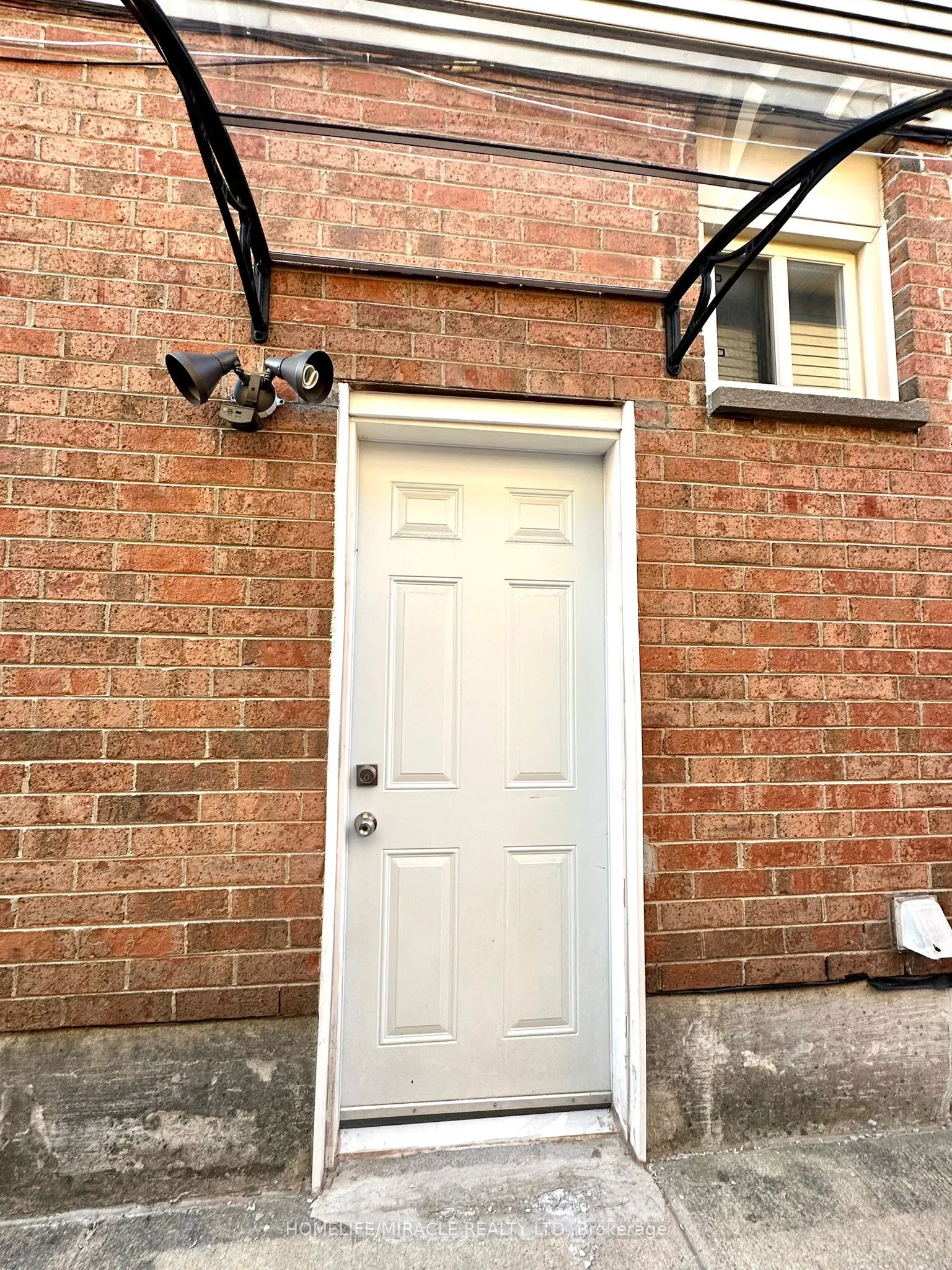 9 Maresfield Drive N