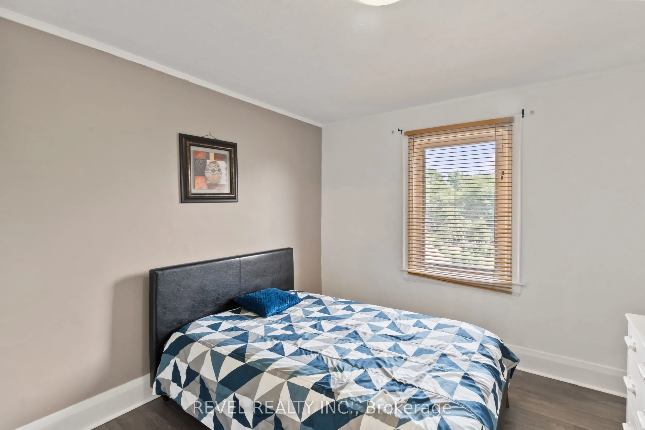 325 Ritson Road S