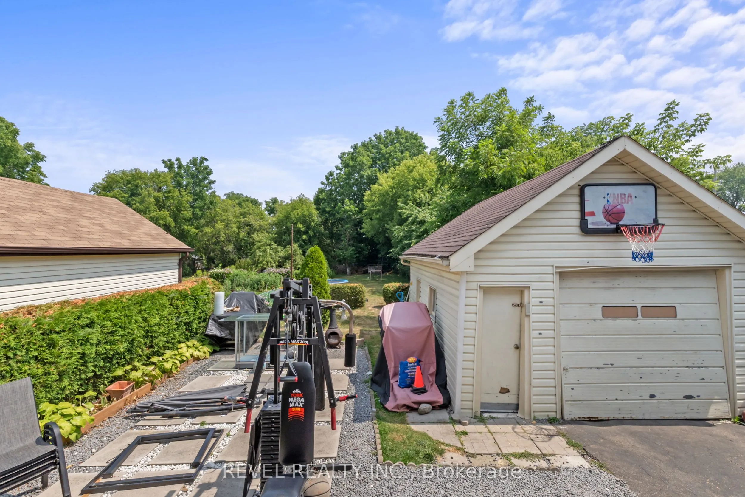 325 Ritson Road S