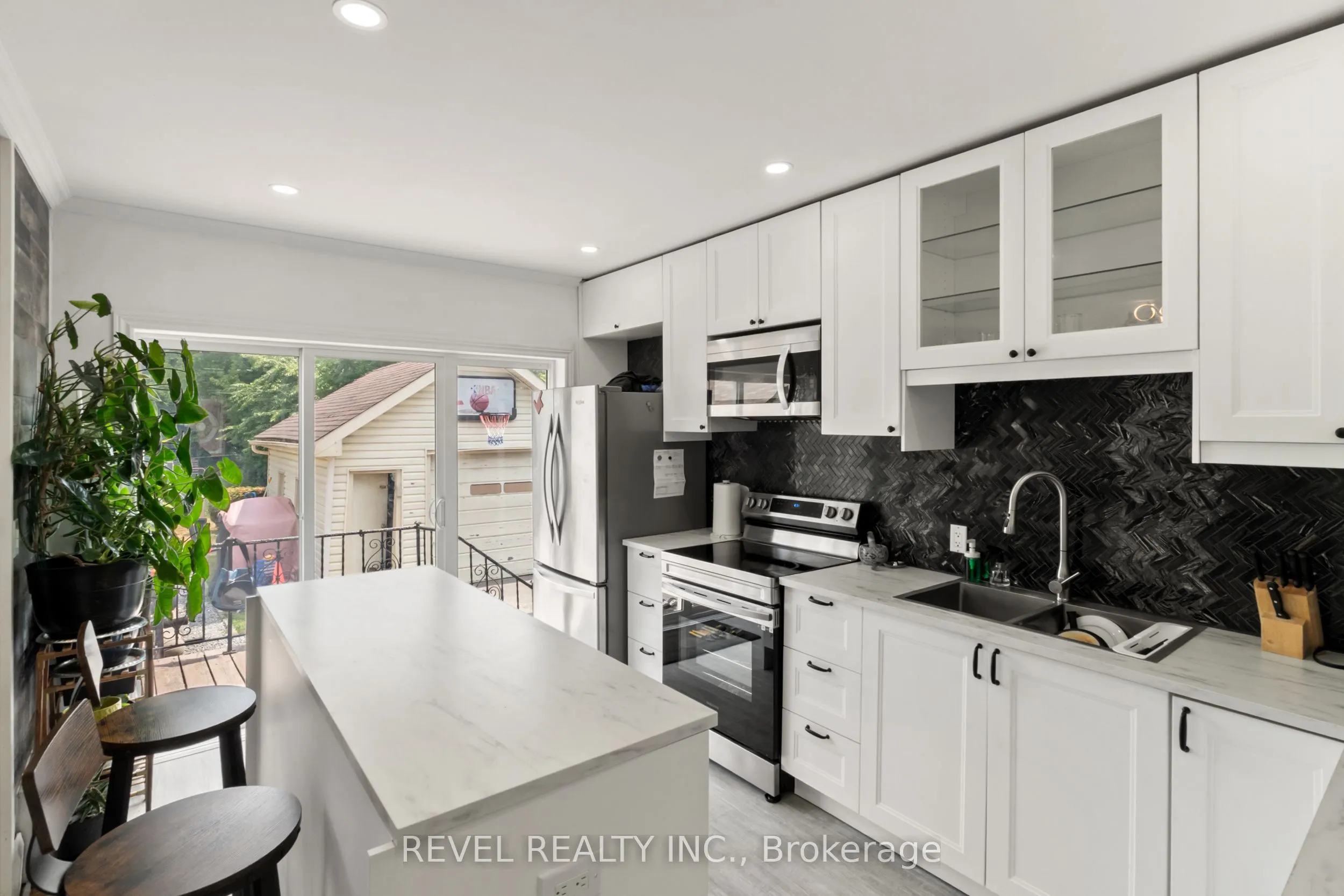 325 Ritson Road S