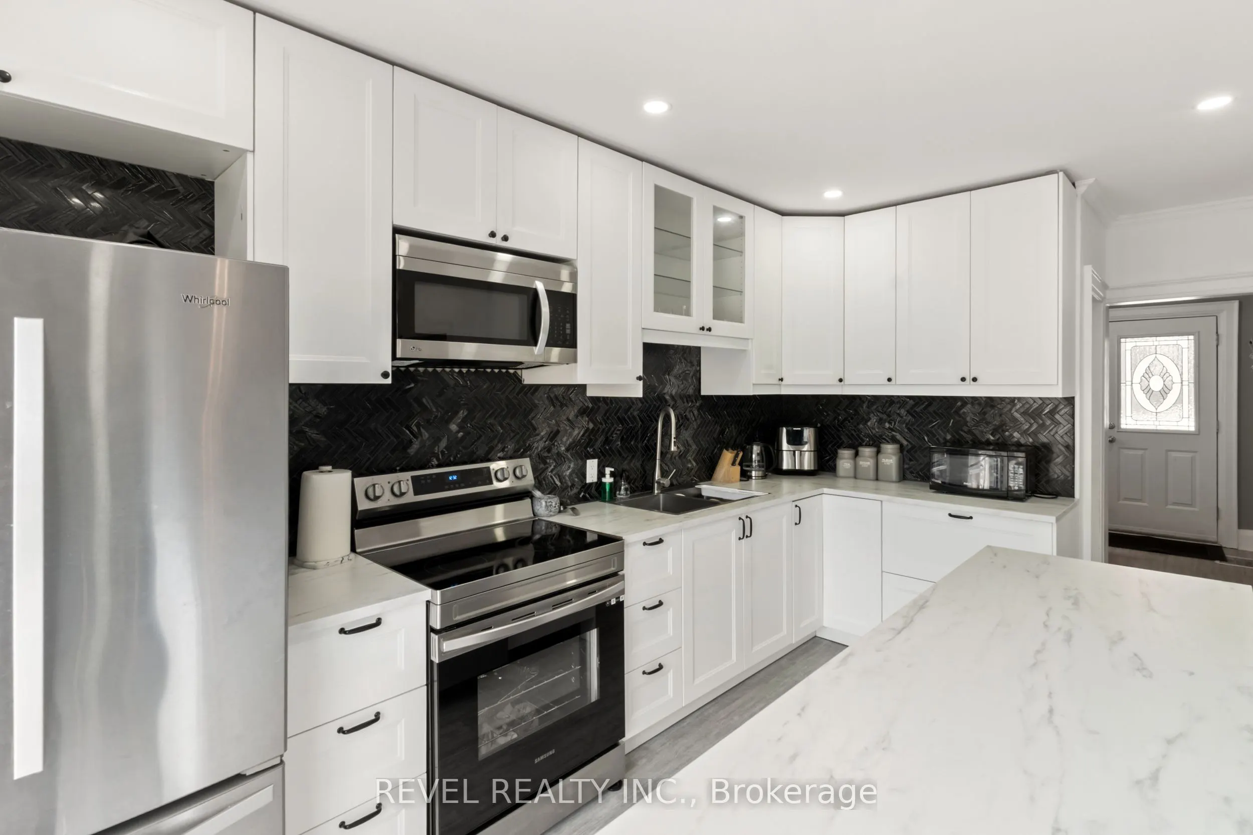 325 Ritson Road S
