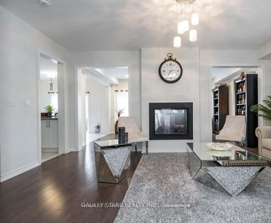 279 Northglen Boulevard
