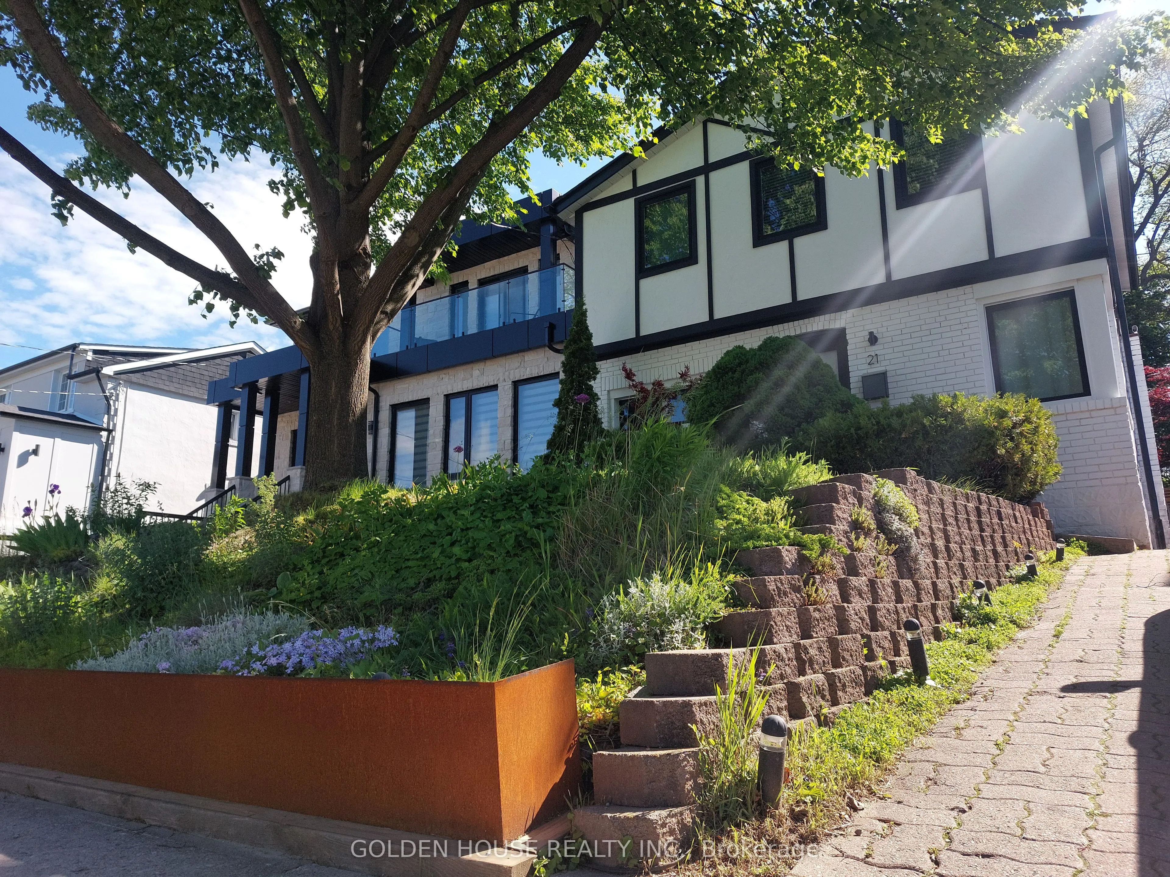 21 Thatcher Avenue