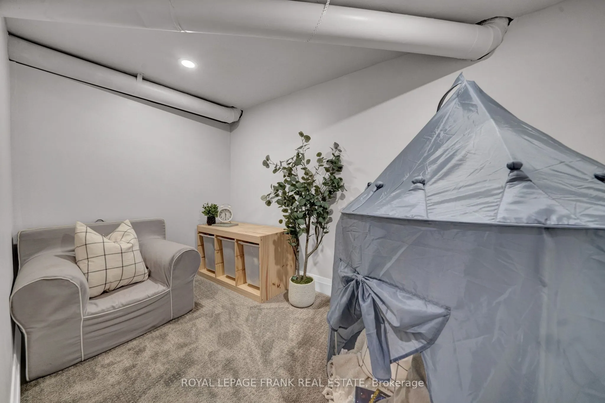 11 Gordon Cowling Street