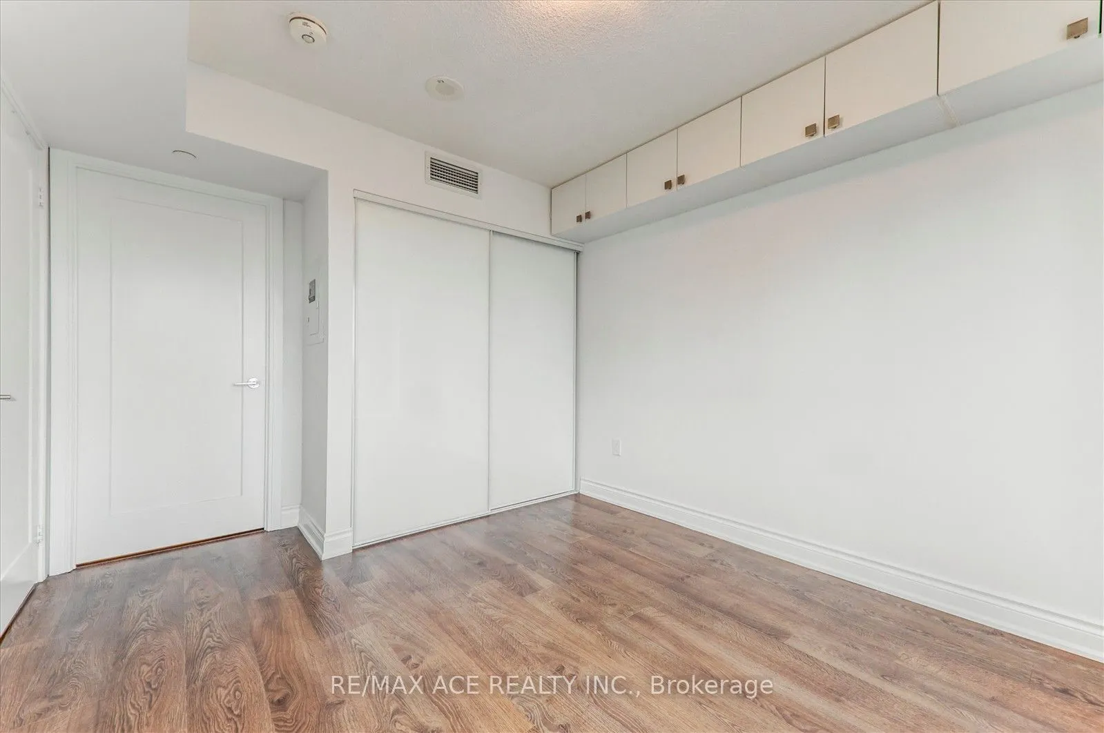 275 Village Green Square, #1323