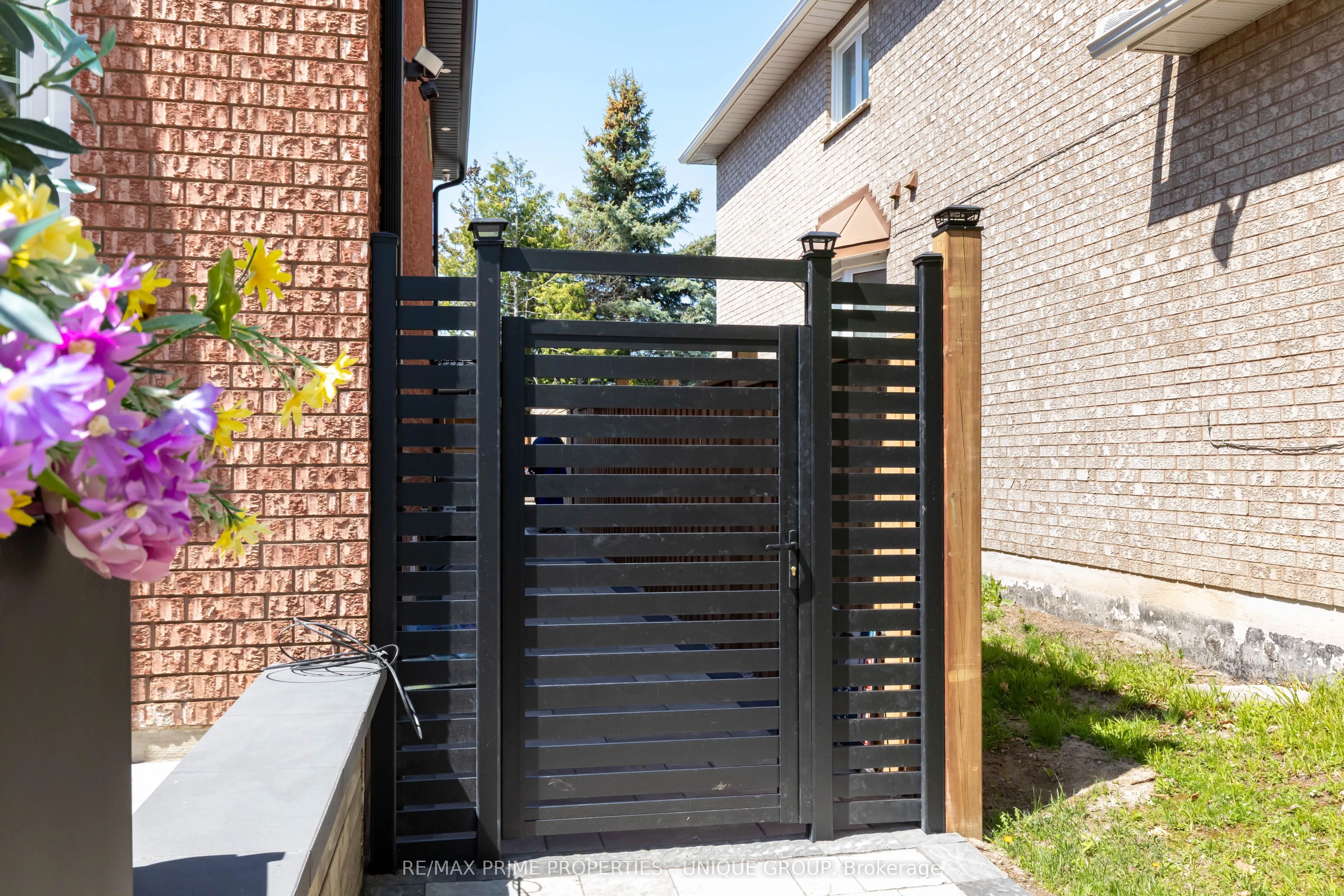 10 Emmett Place E, #Lower
