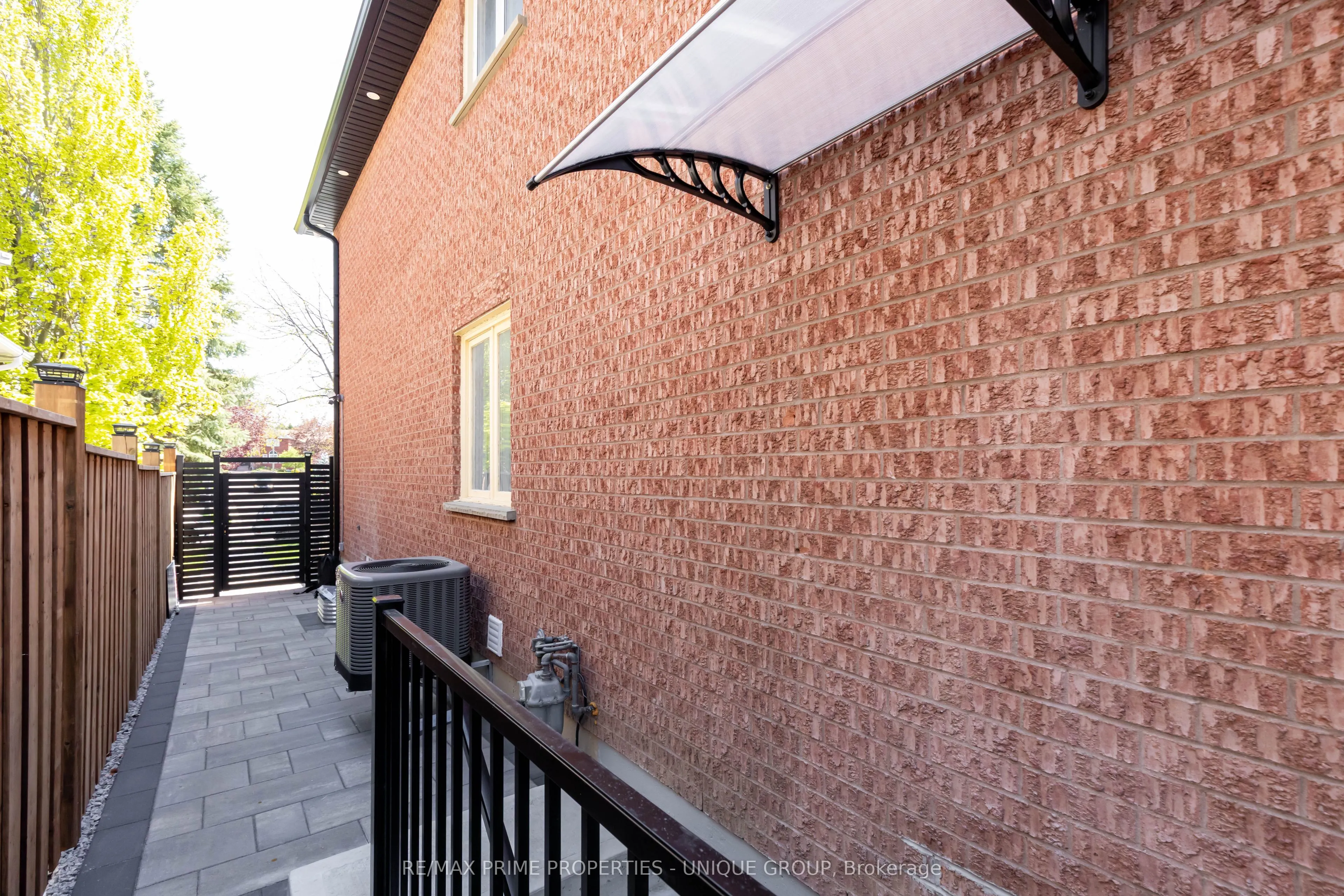 10 Emmett Place E, #Lower