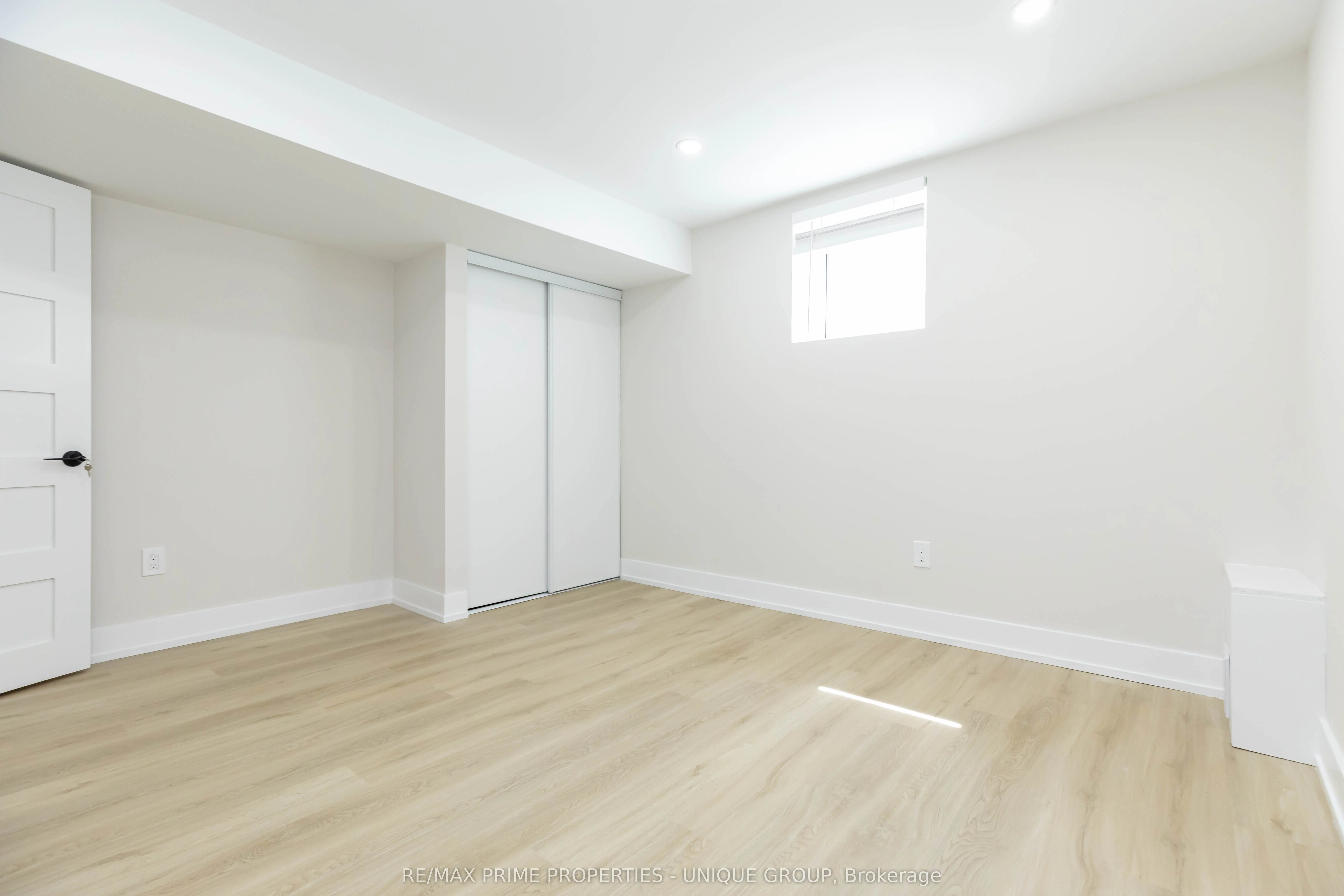 10 Emmett Place E, #Lower