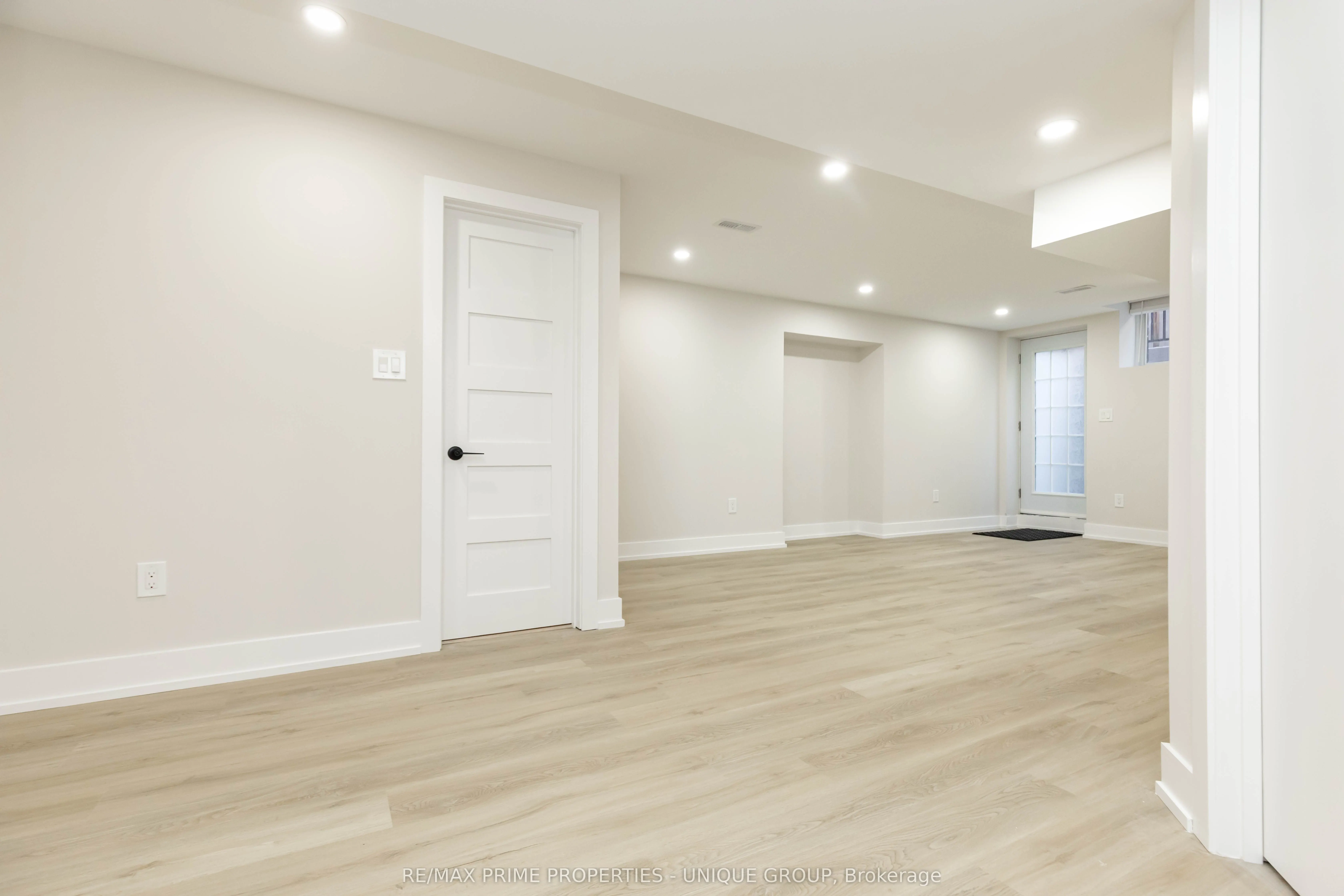 10 Emmett Place E, #Lower
