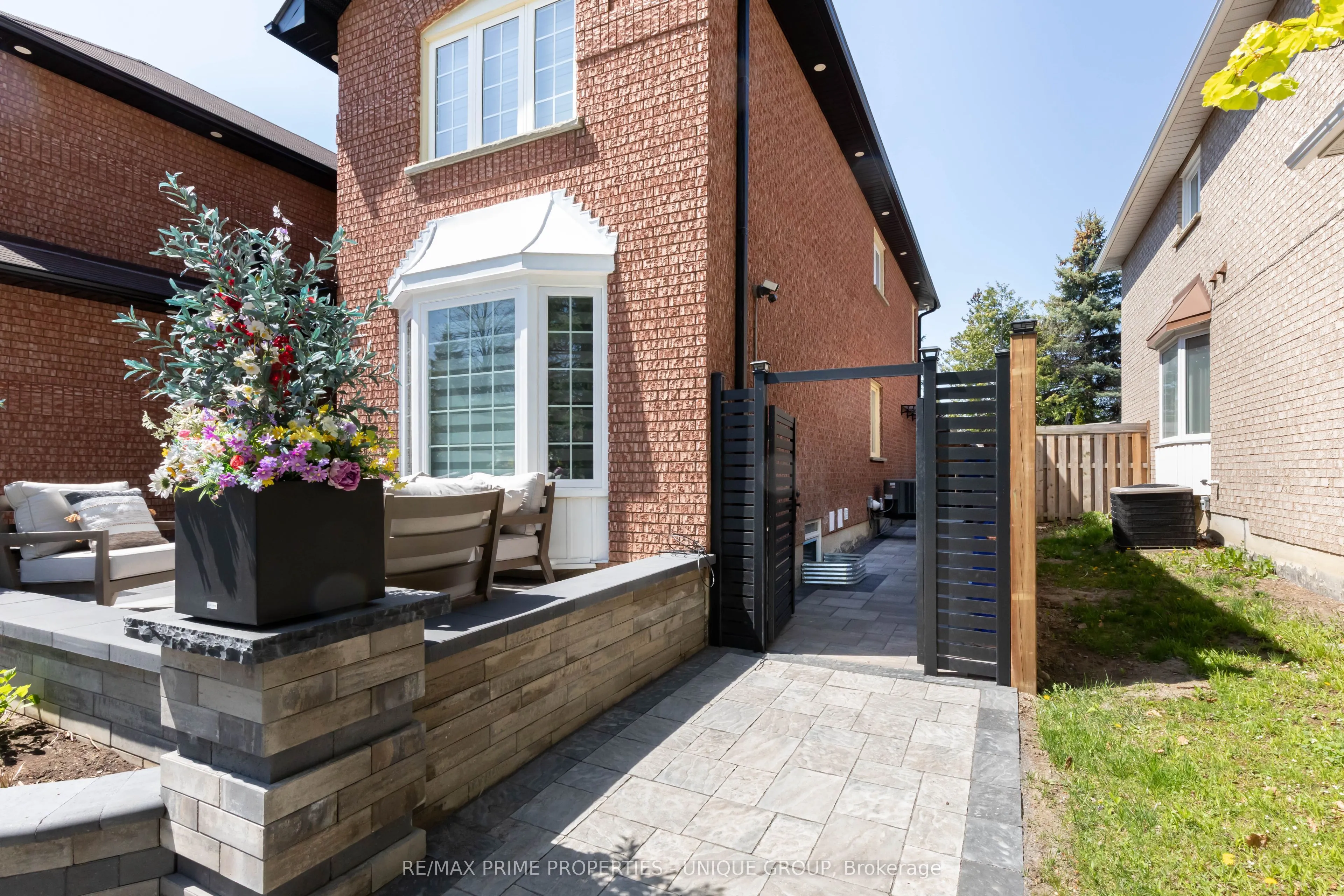 10 Emmett Place E, #Lower