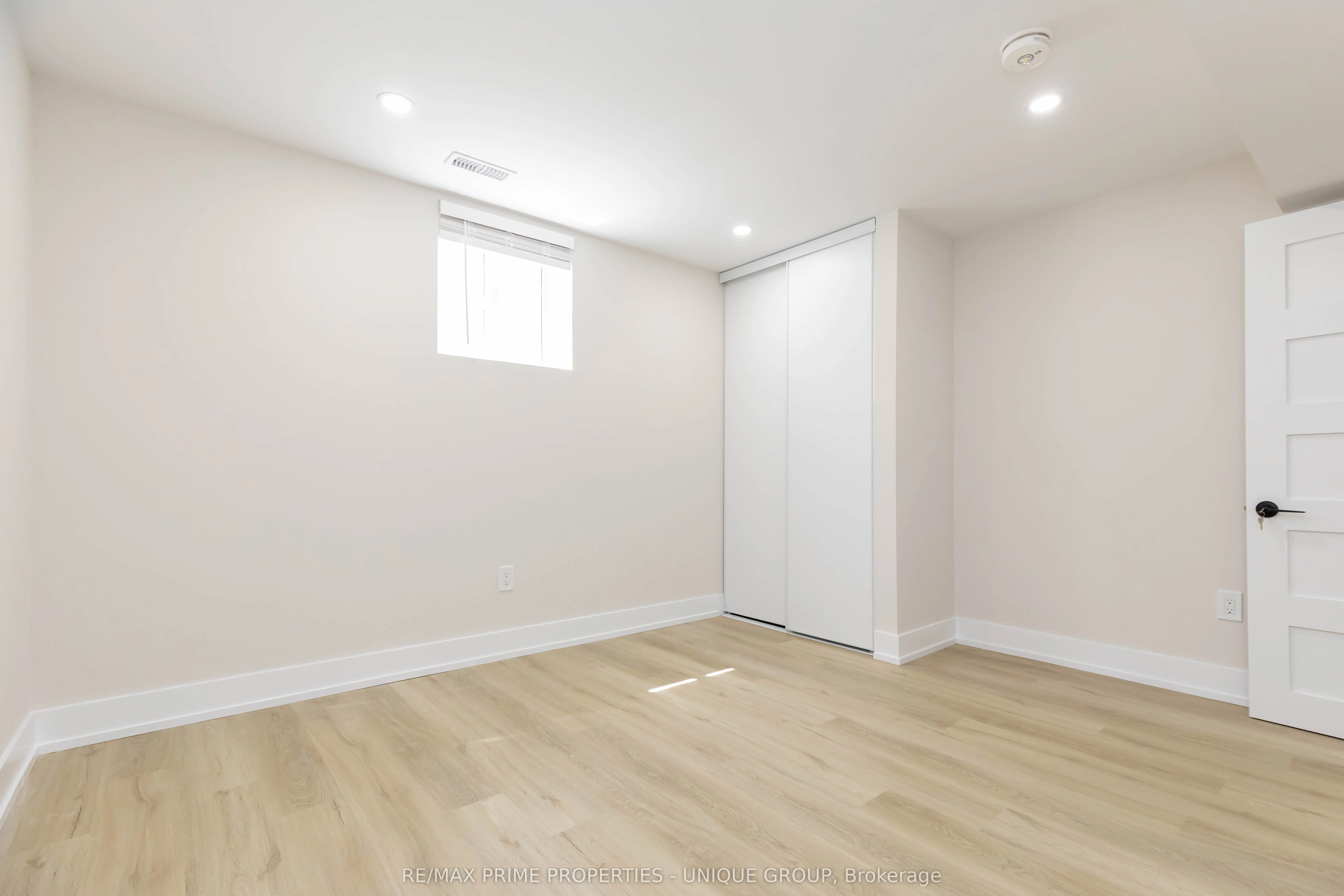 10 Emmett Place E, #Lower