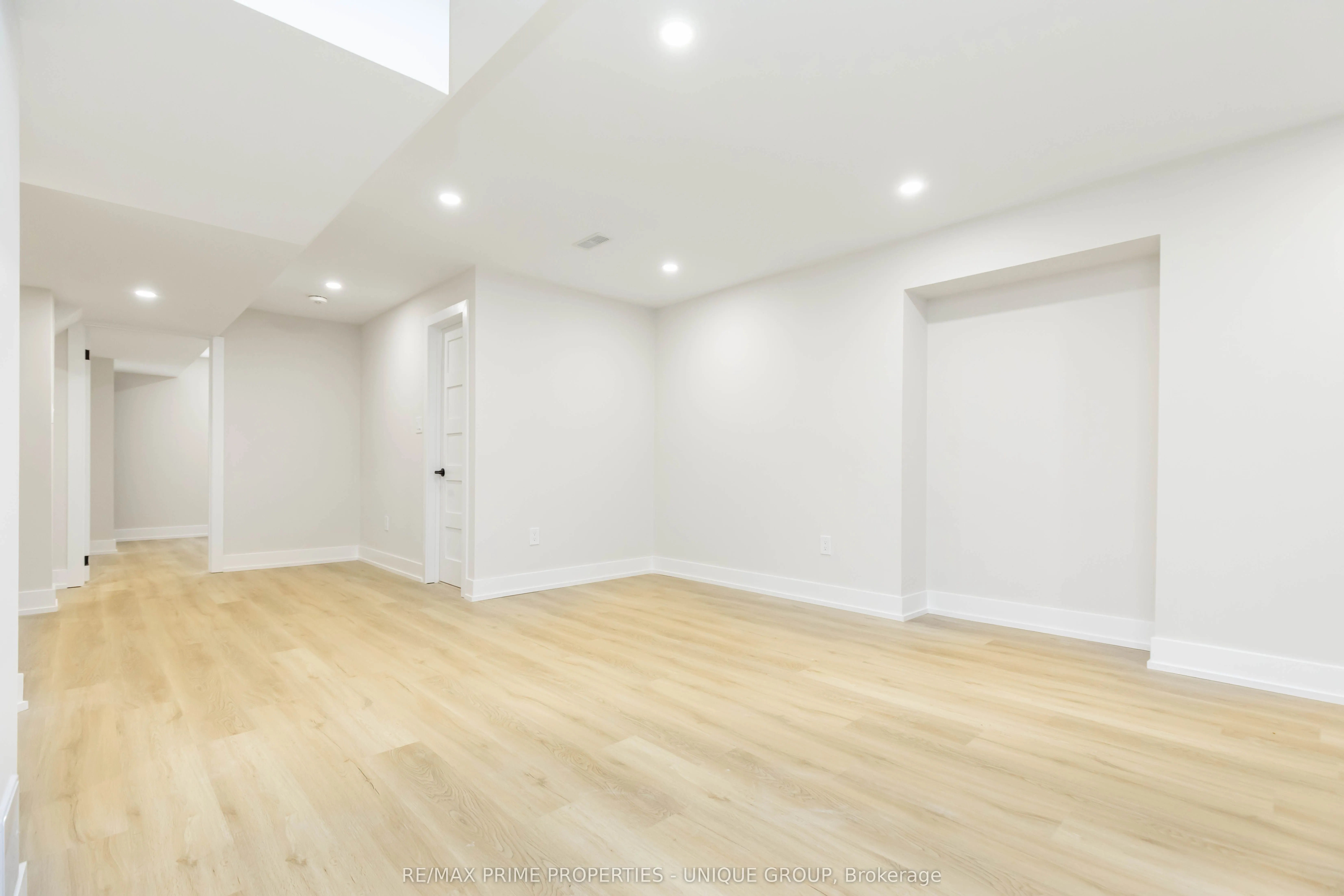 10 Emmett Place E, #Lower