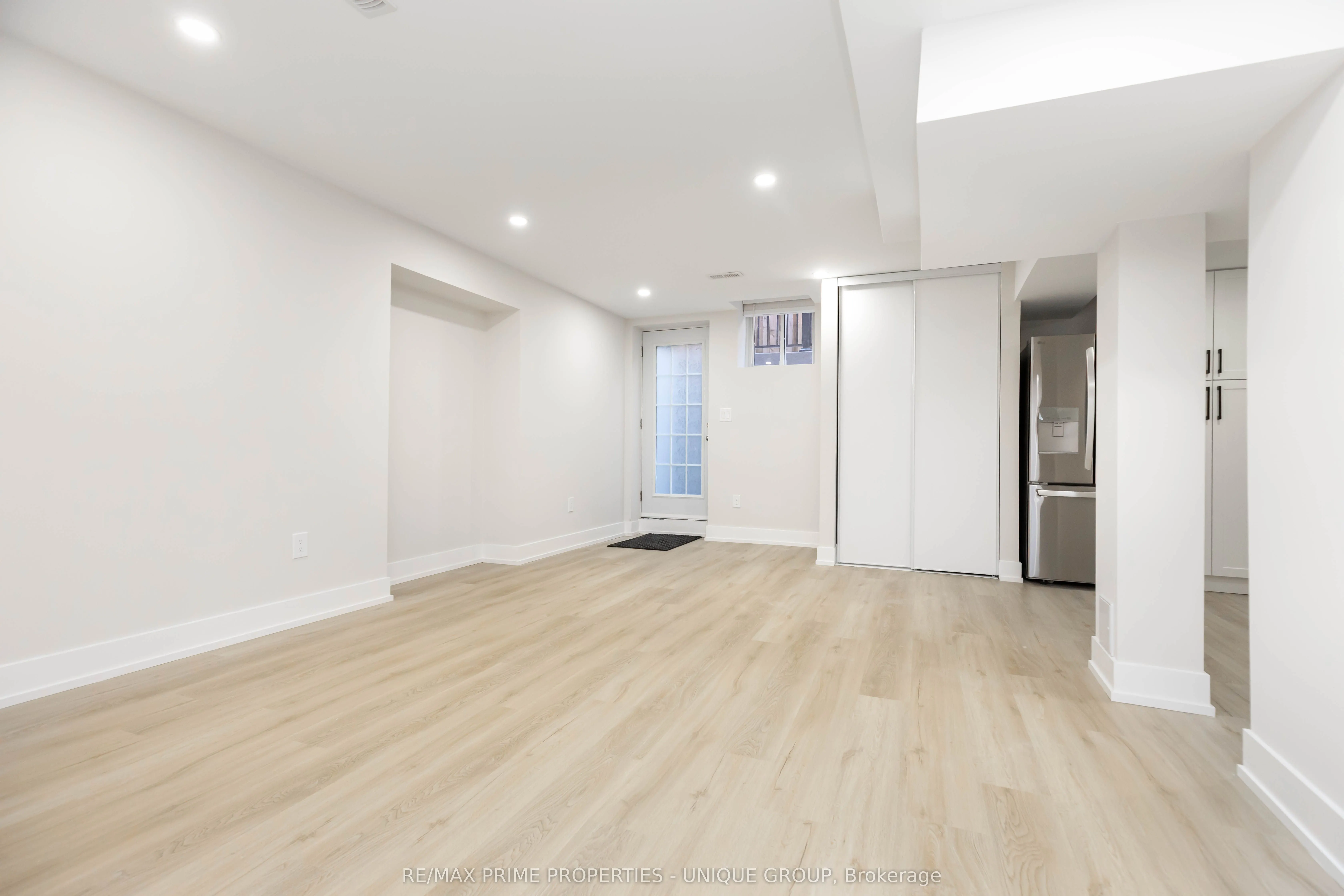 10 Emmett Place E, #Lower