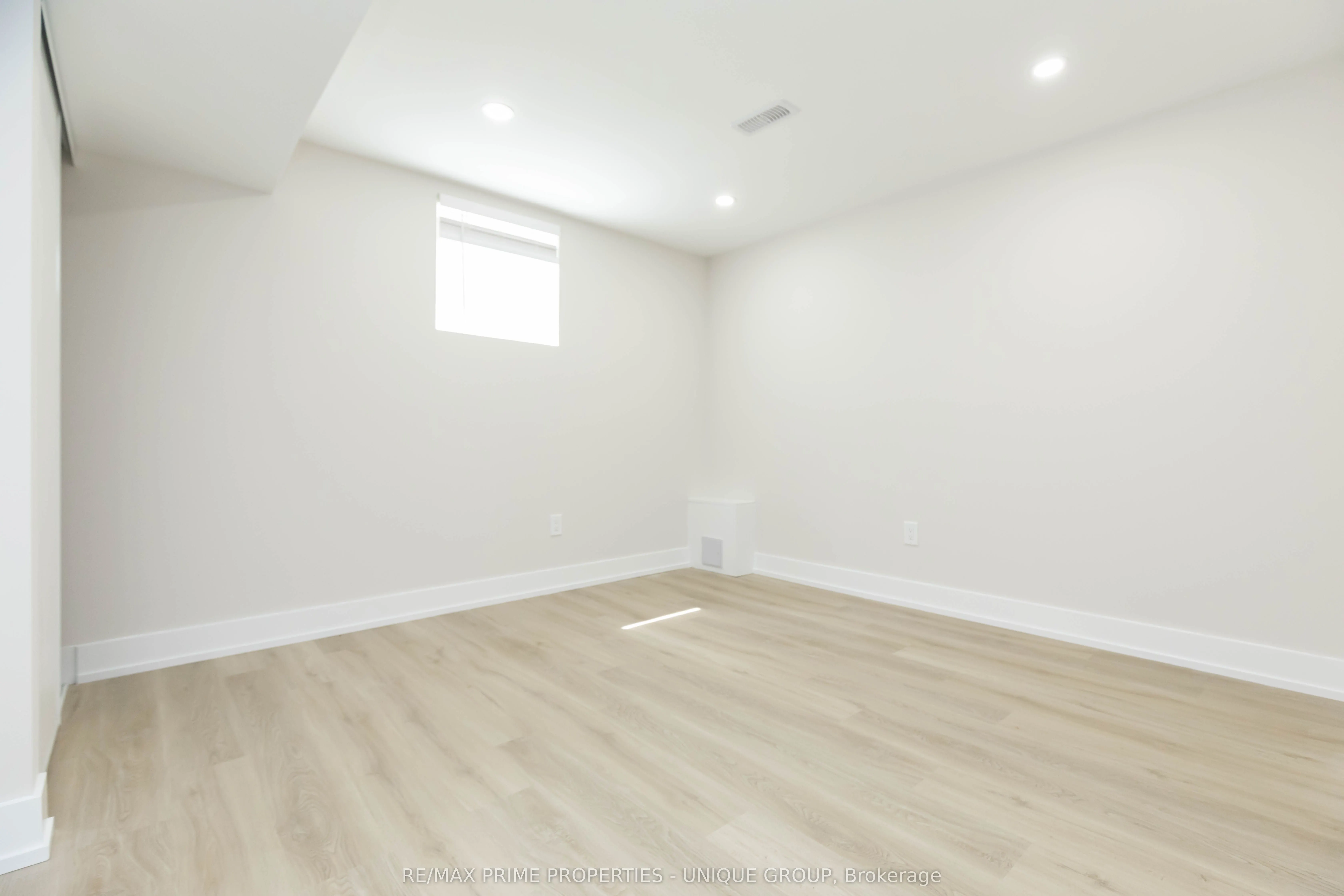 10 Emmett Place E, #Lower