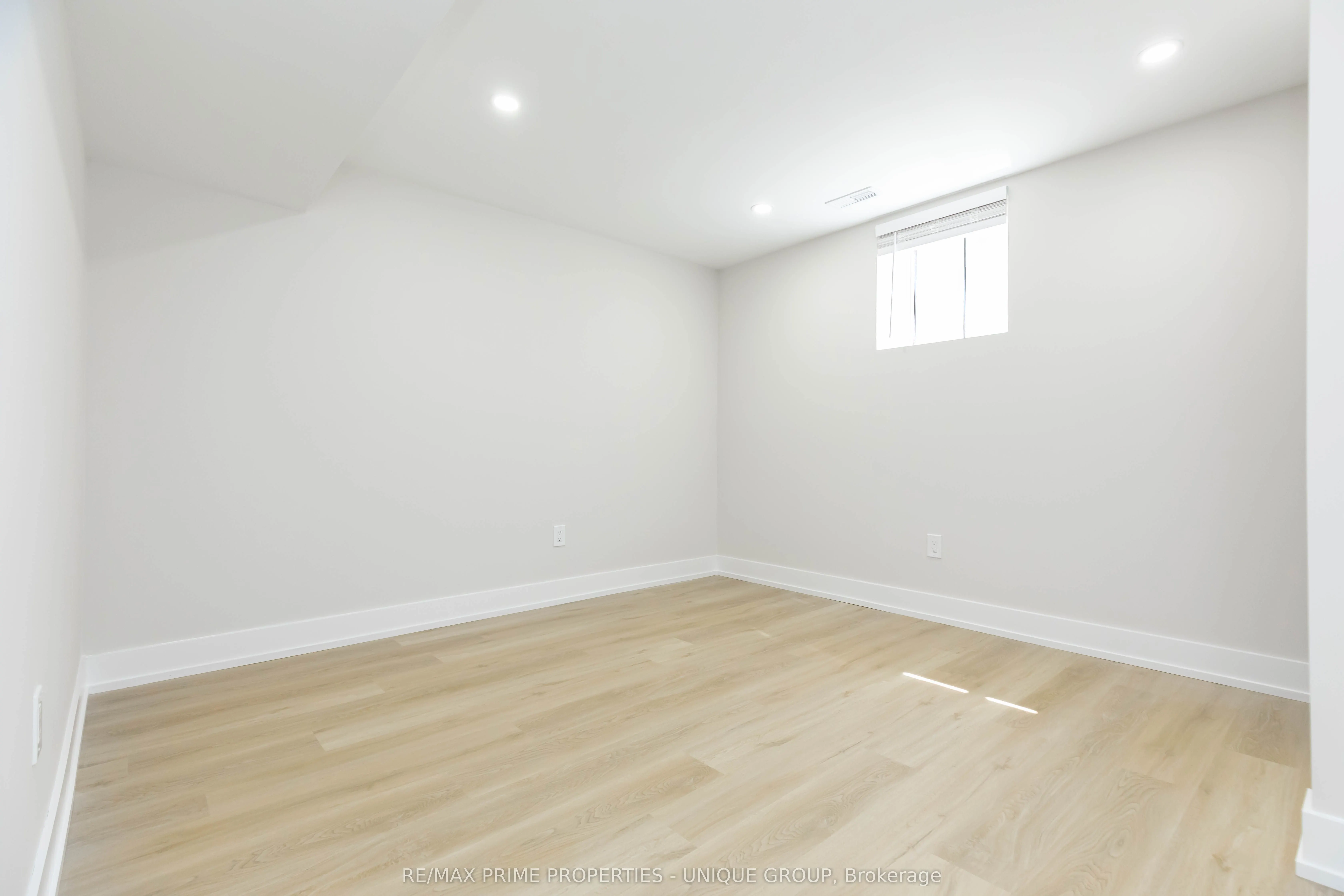 10 Emmett Place E, #Lower
