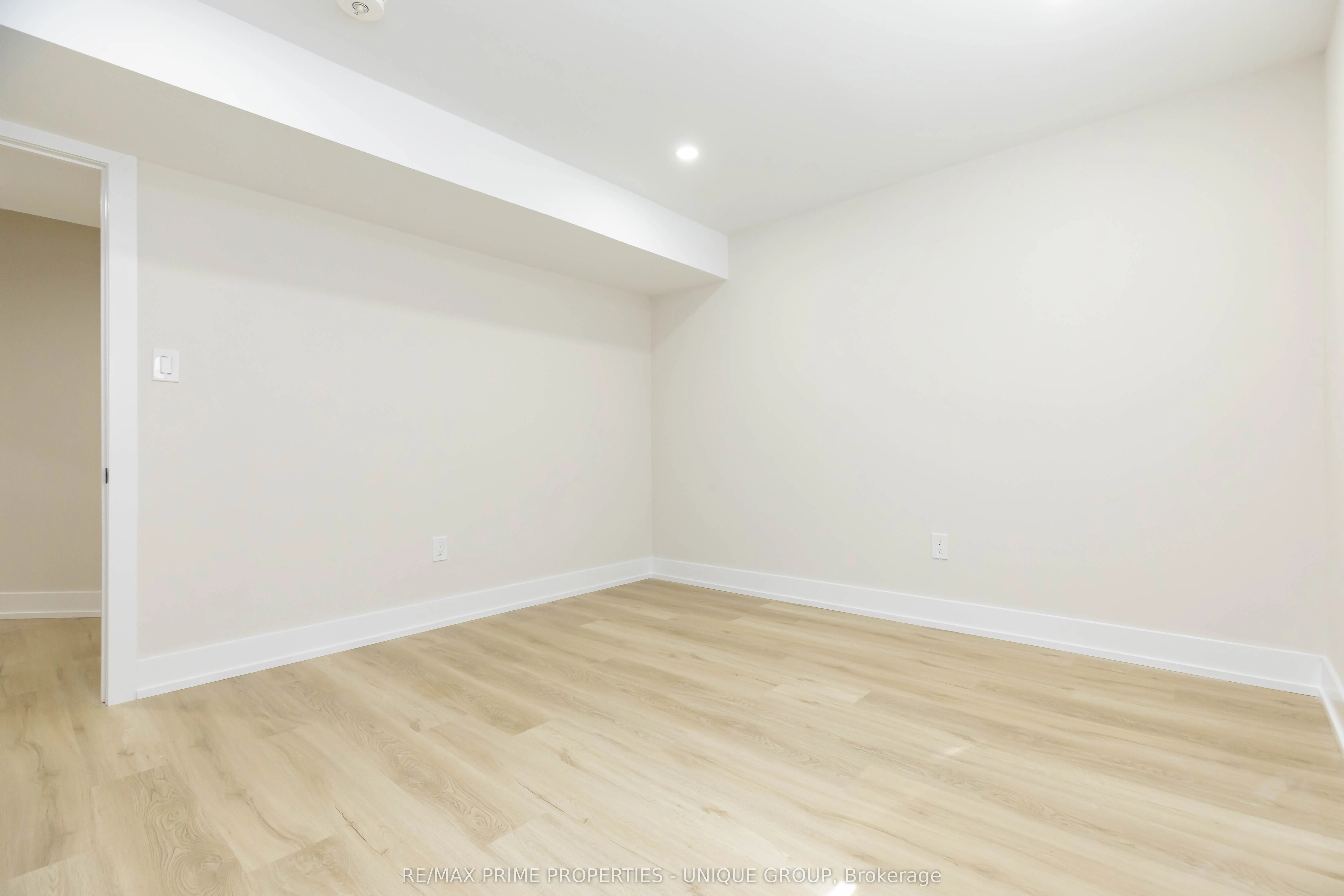 10 Emmett Place E, #Lower