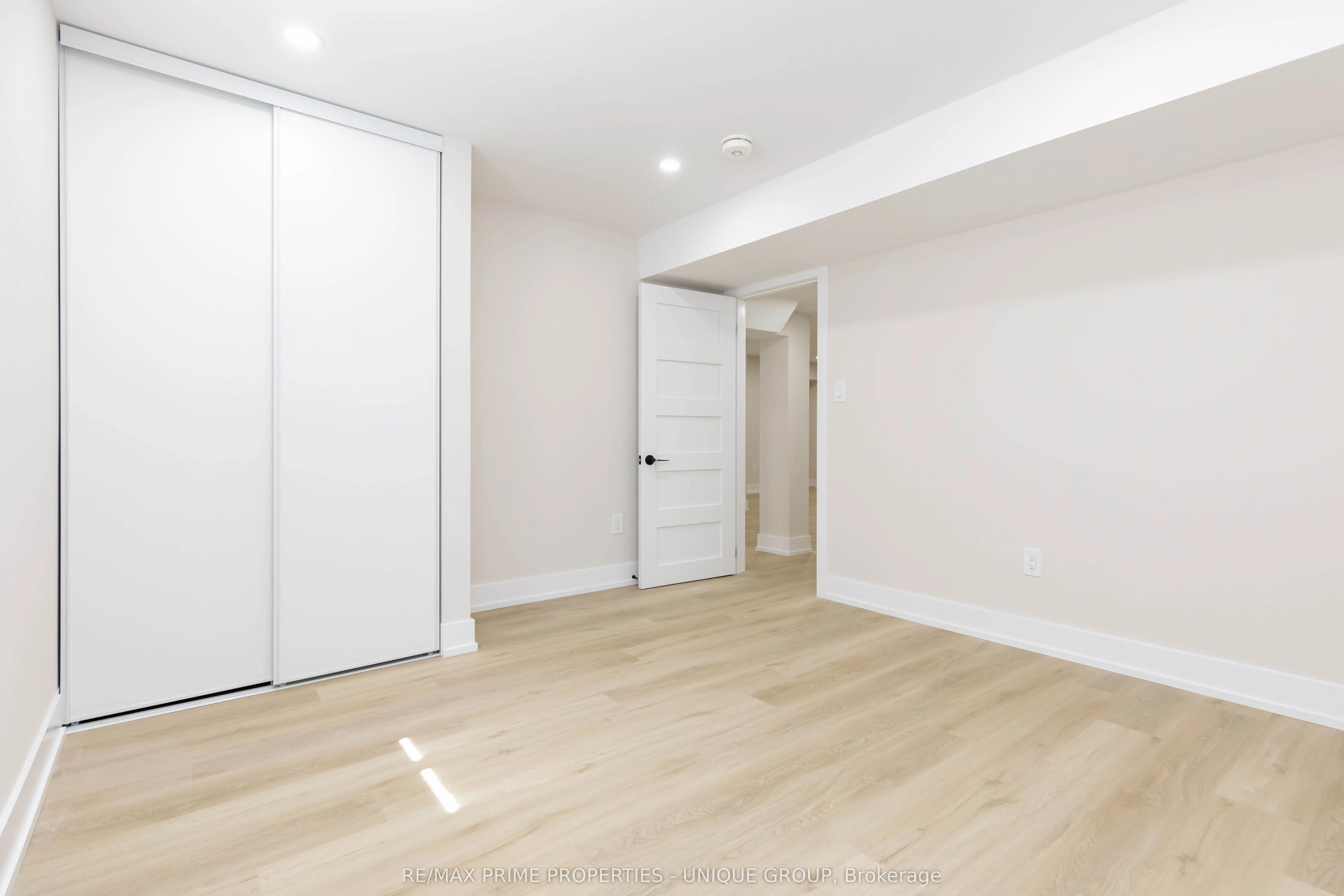 10 Emmett Place E, #Lower