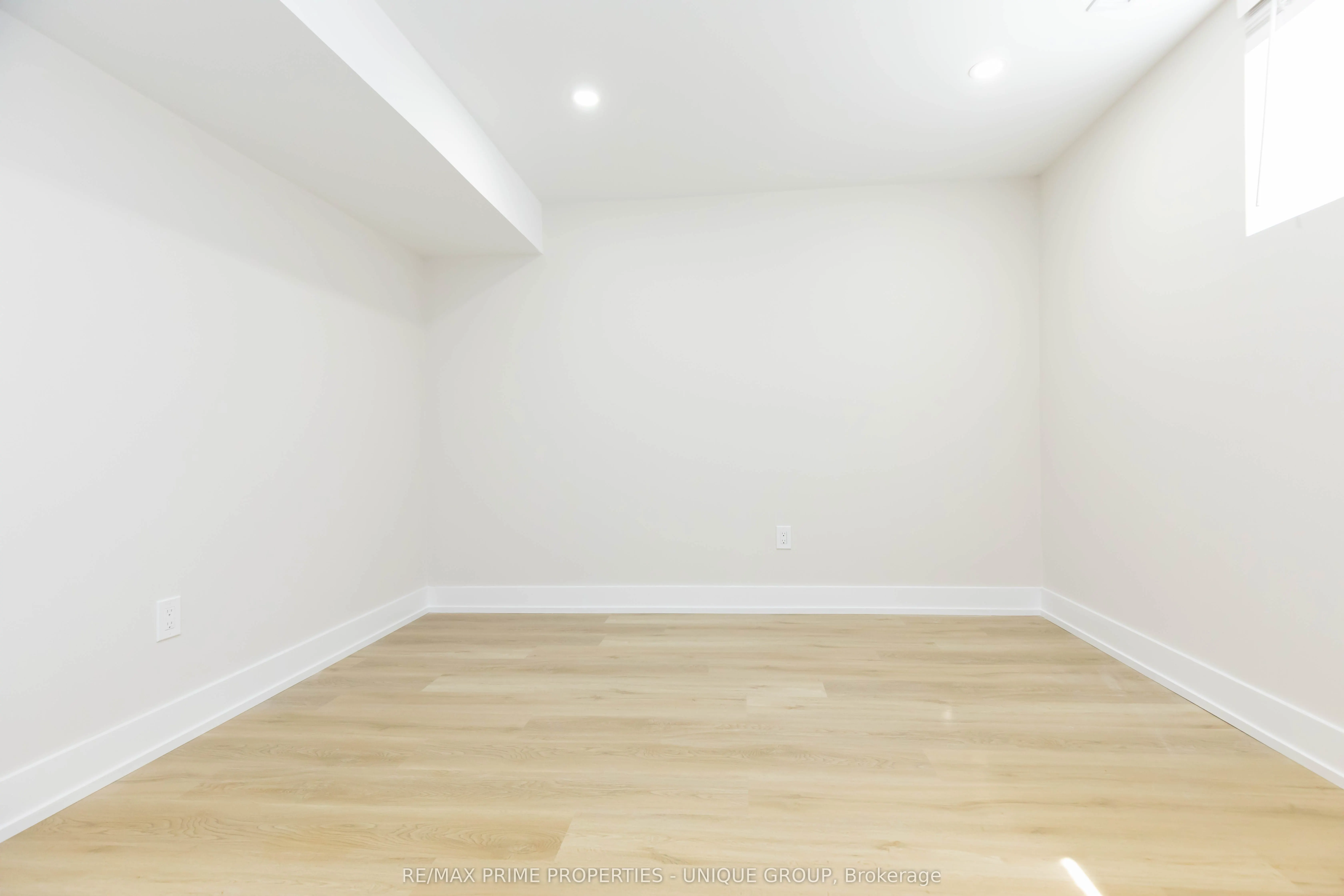10 Emmett Place E, #Lower