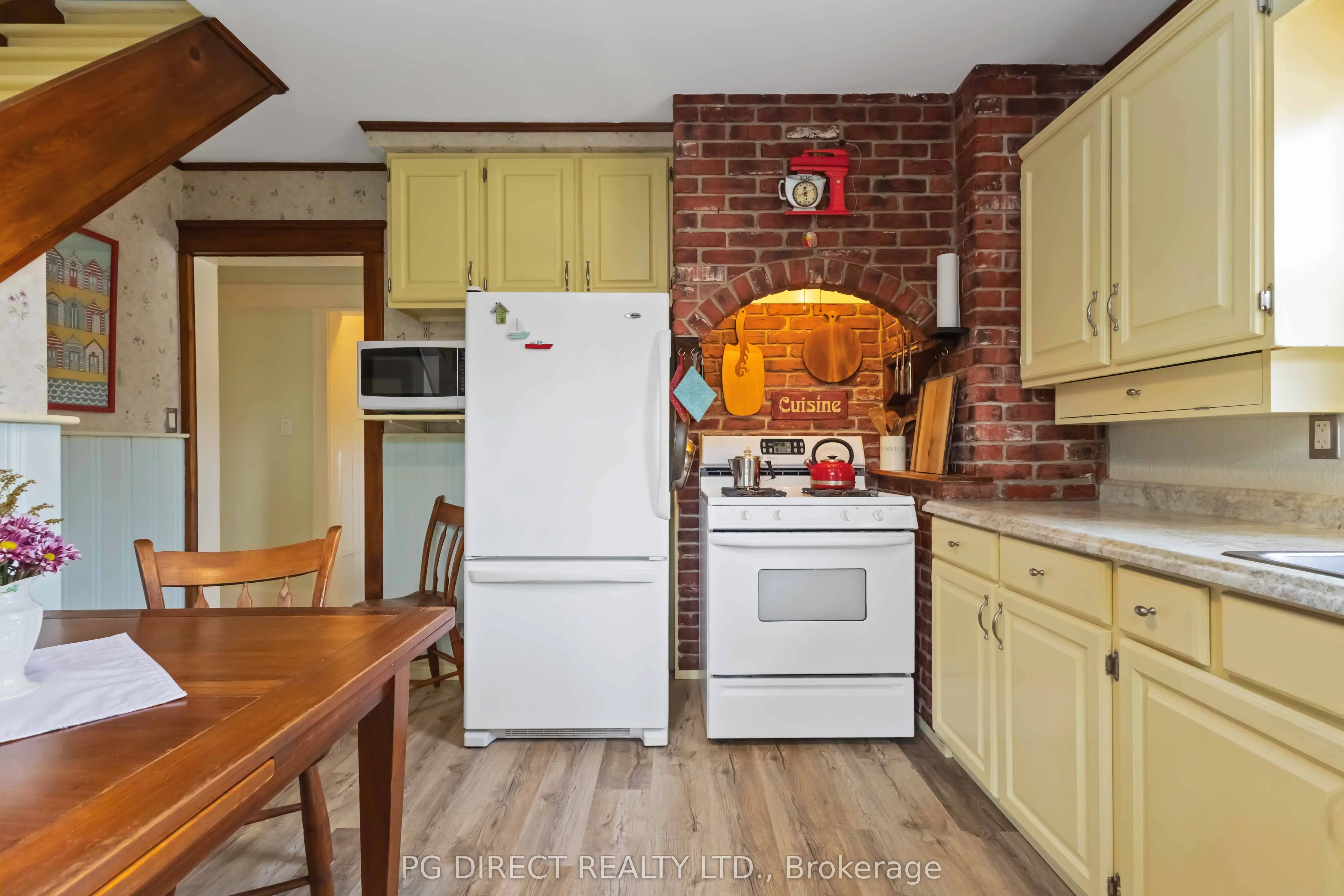 108 Walnut Street W