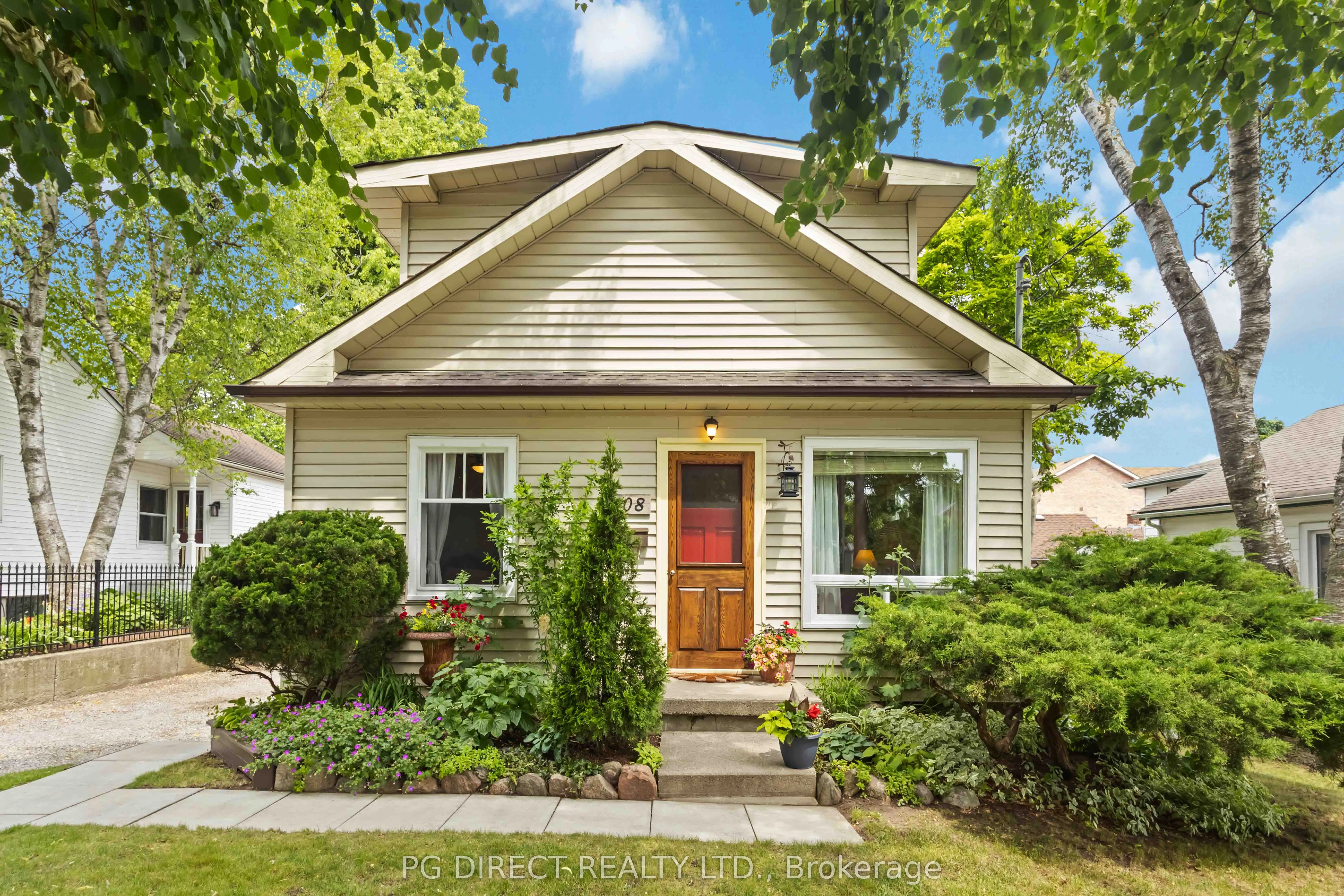 108 Walnut Street W