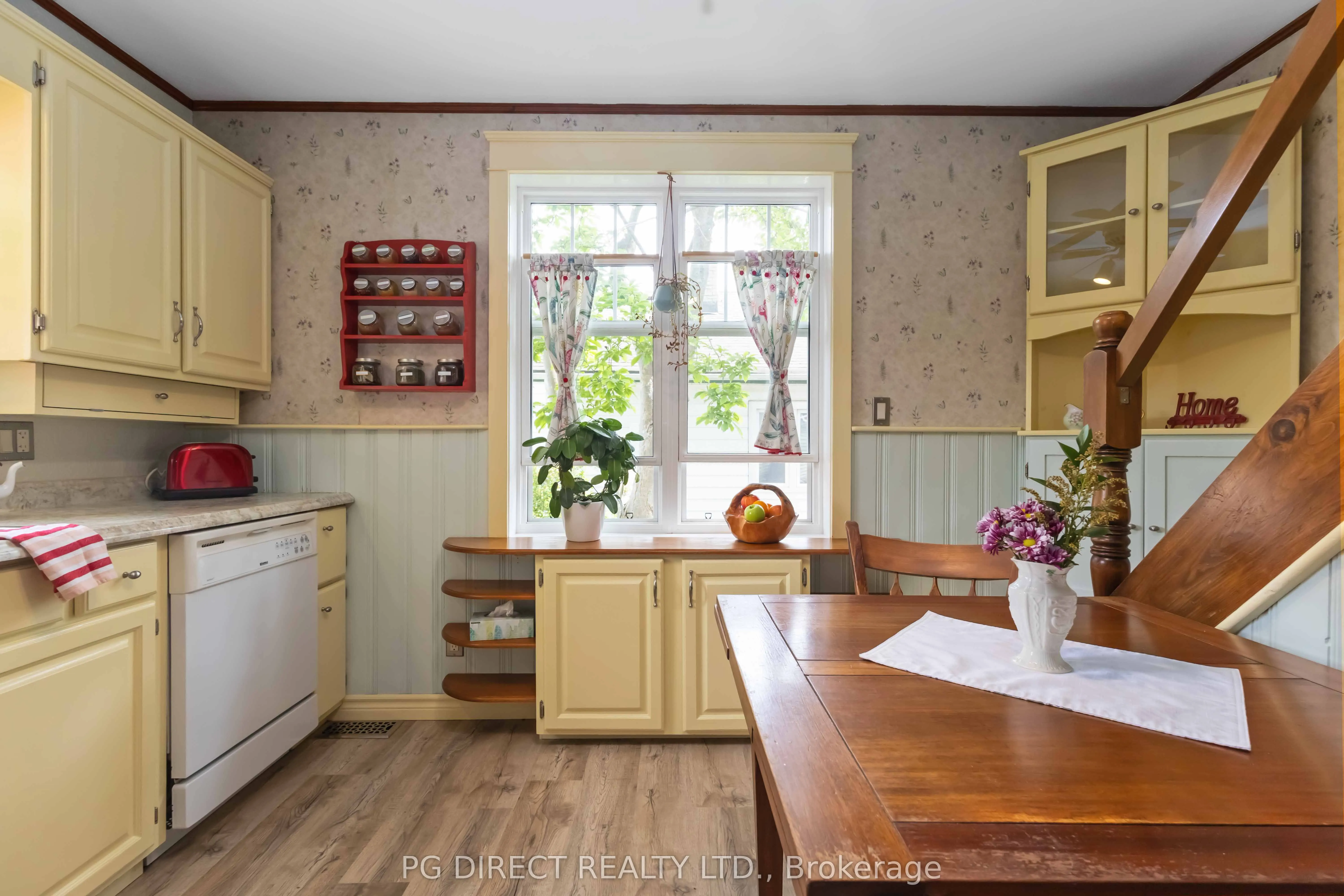 108 Walnut Street W