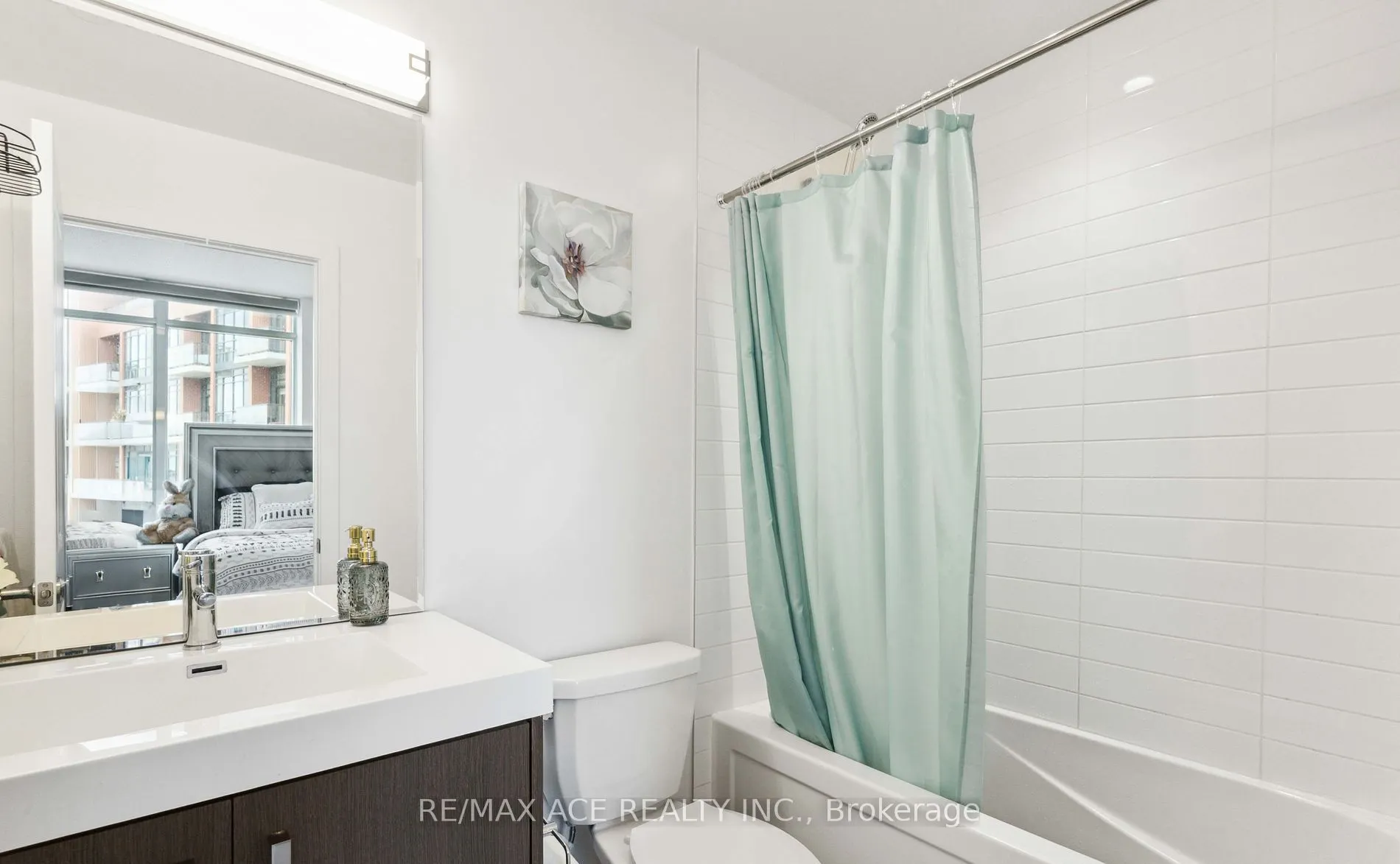 1010 Dundas Street E, #204