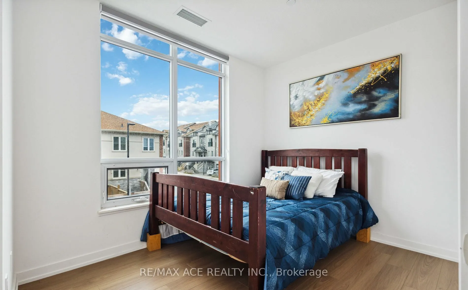 1010 Dundas Street E, #204