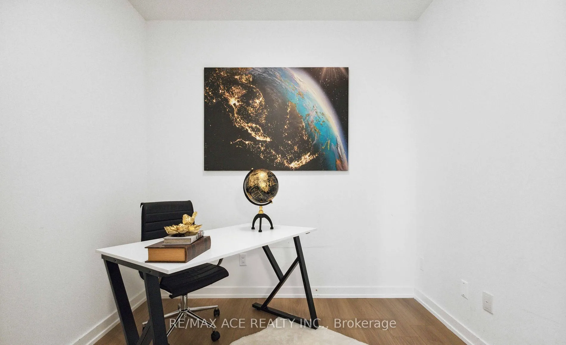 1010 Dundas Street E, #204