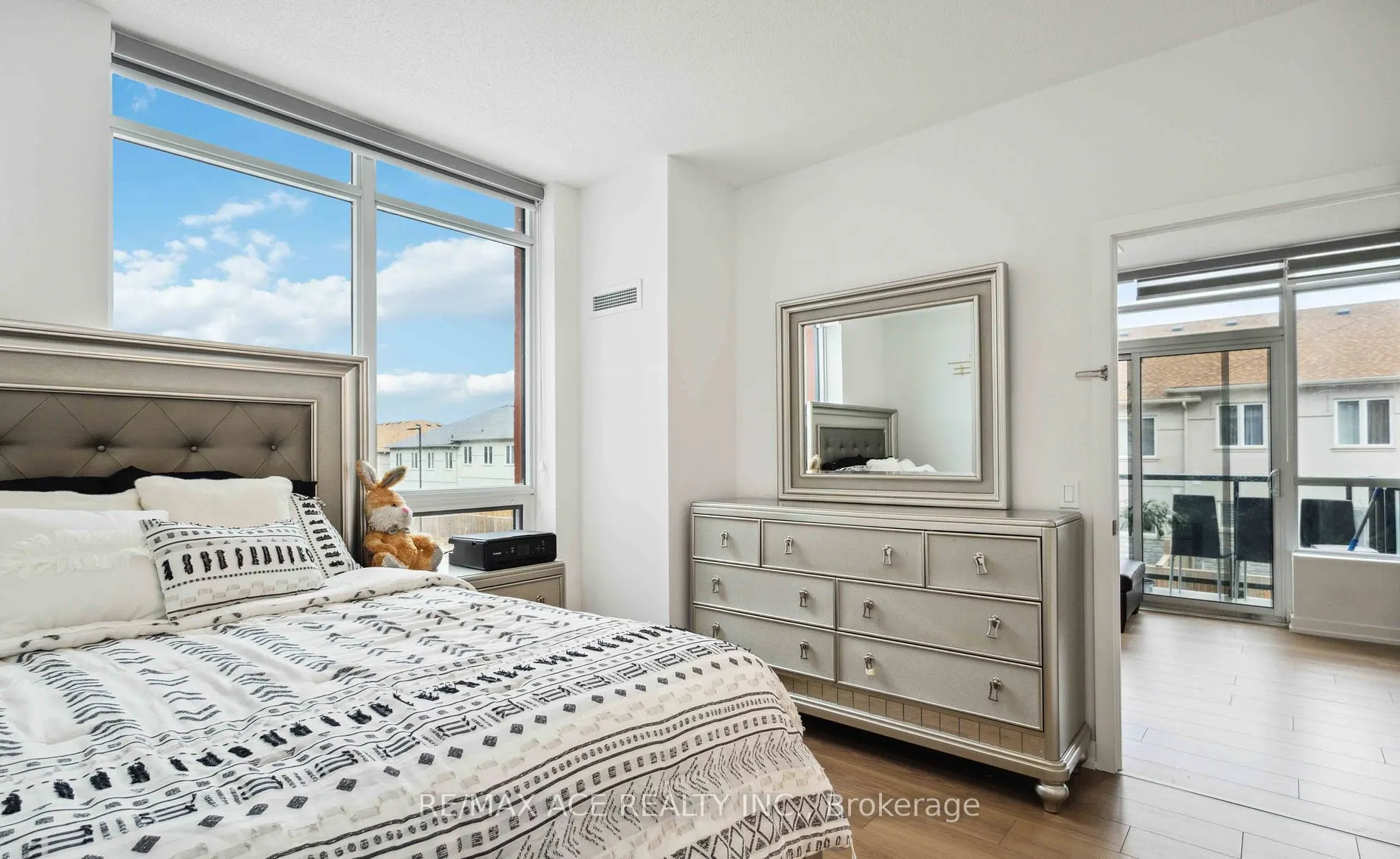 1010 Dundas Street E, #204