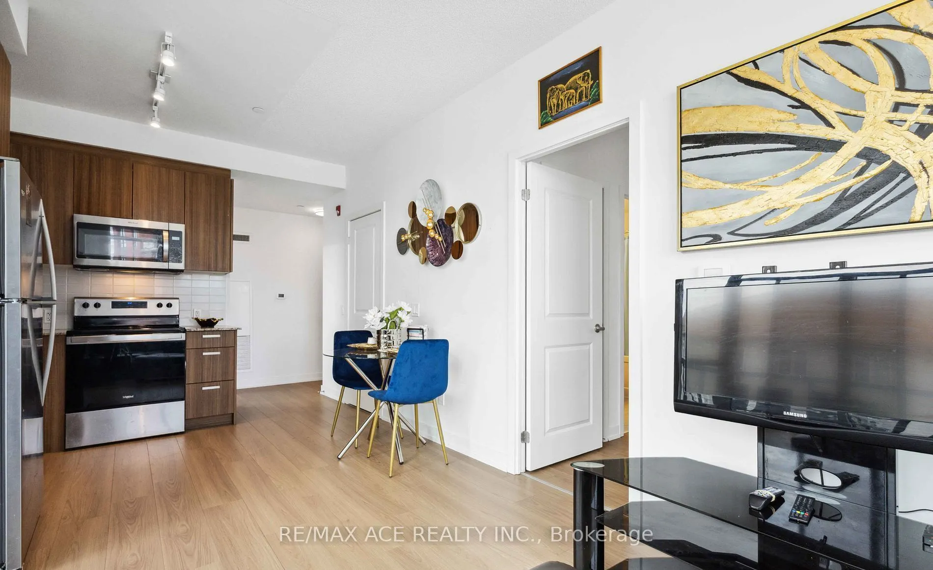 1010 Dundas Street E, #204