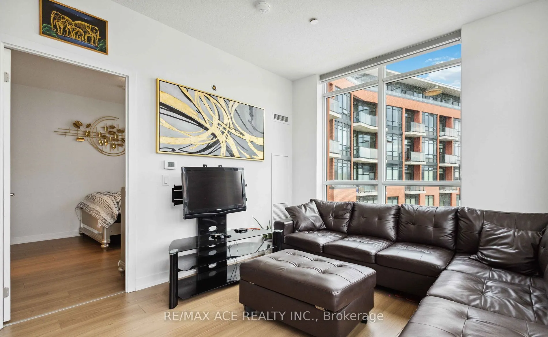 1010 Dundas Street E, #204